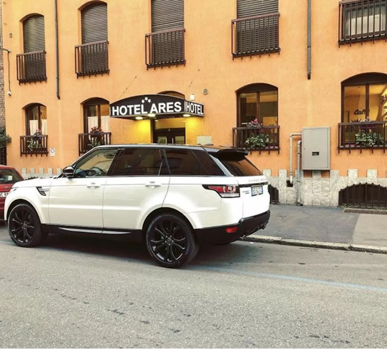 Facade/entrance in Hotel Ares Milano