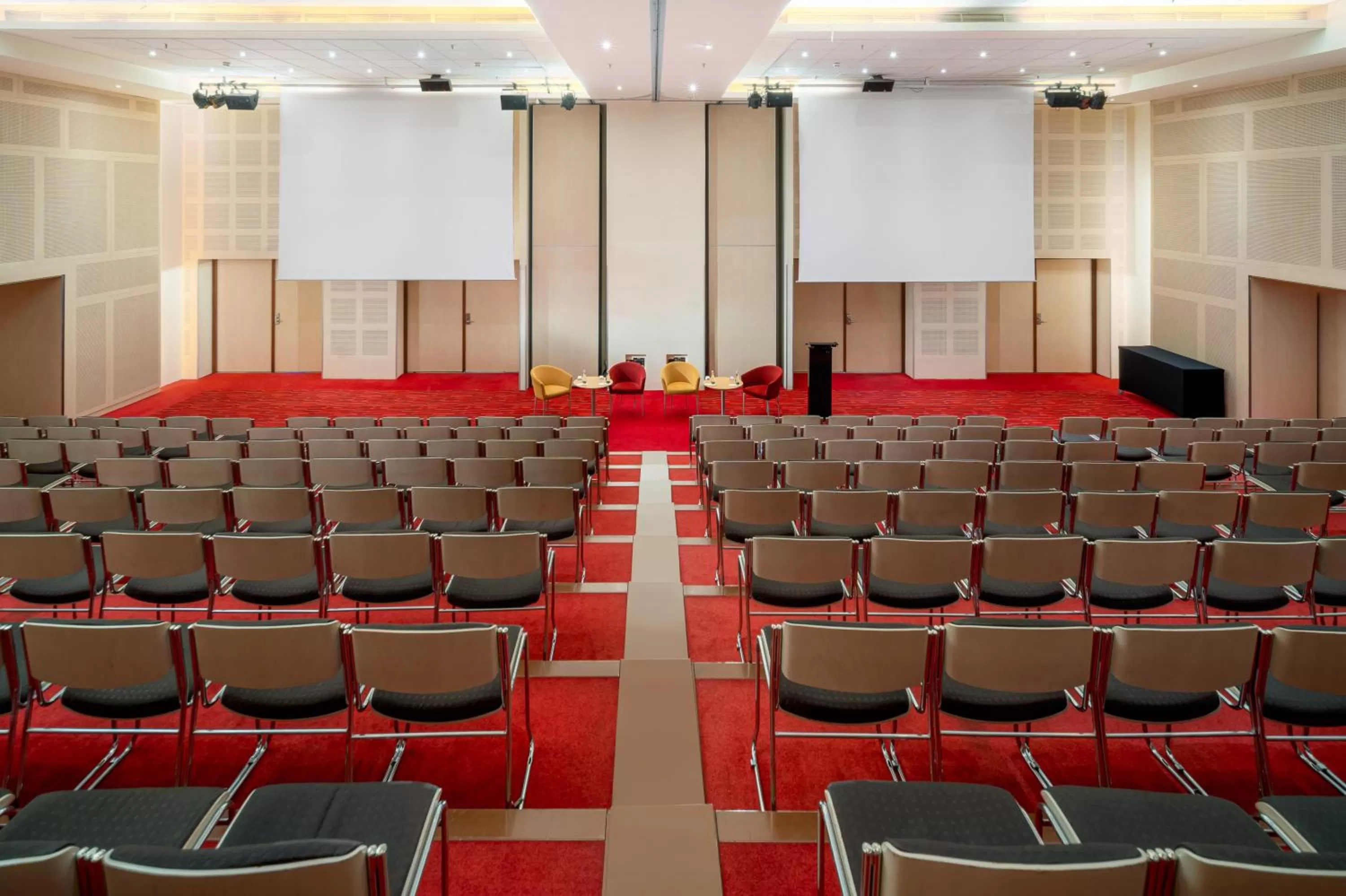 Meeting/conference room in Novotel Bucharest City Centre