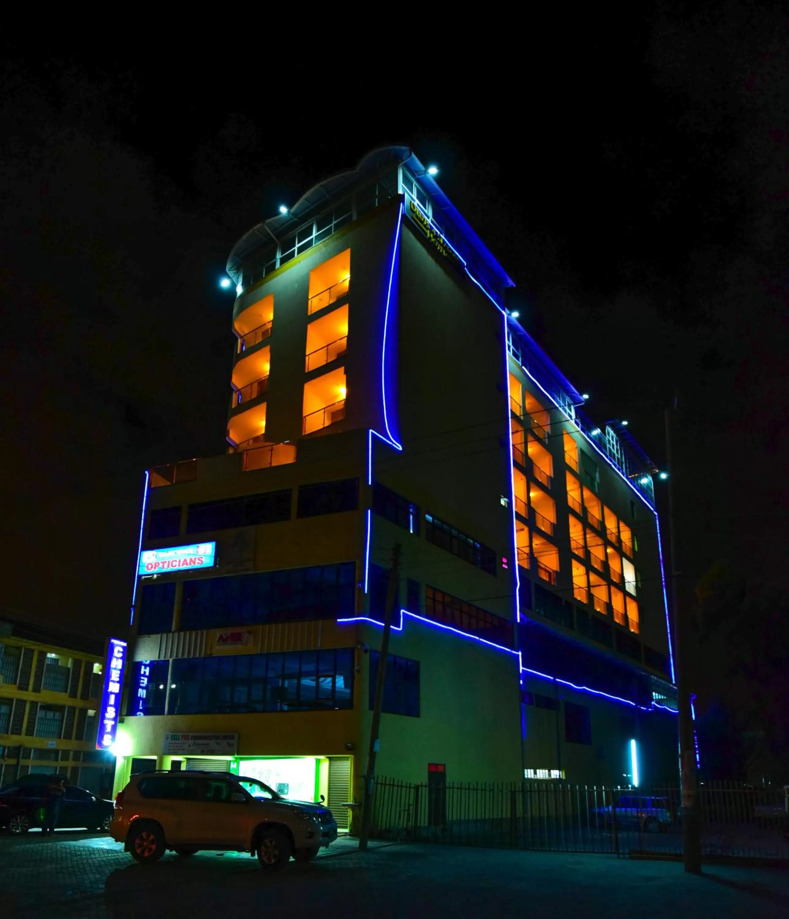 Property building in Deuts Four Seasons Hotel