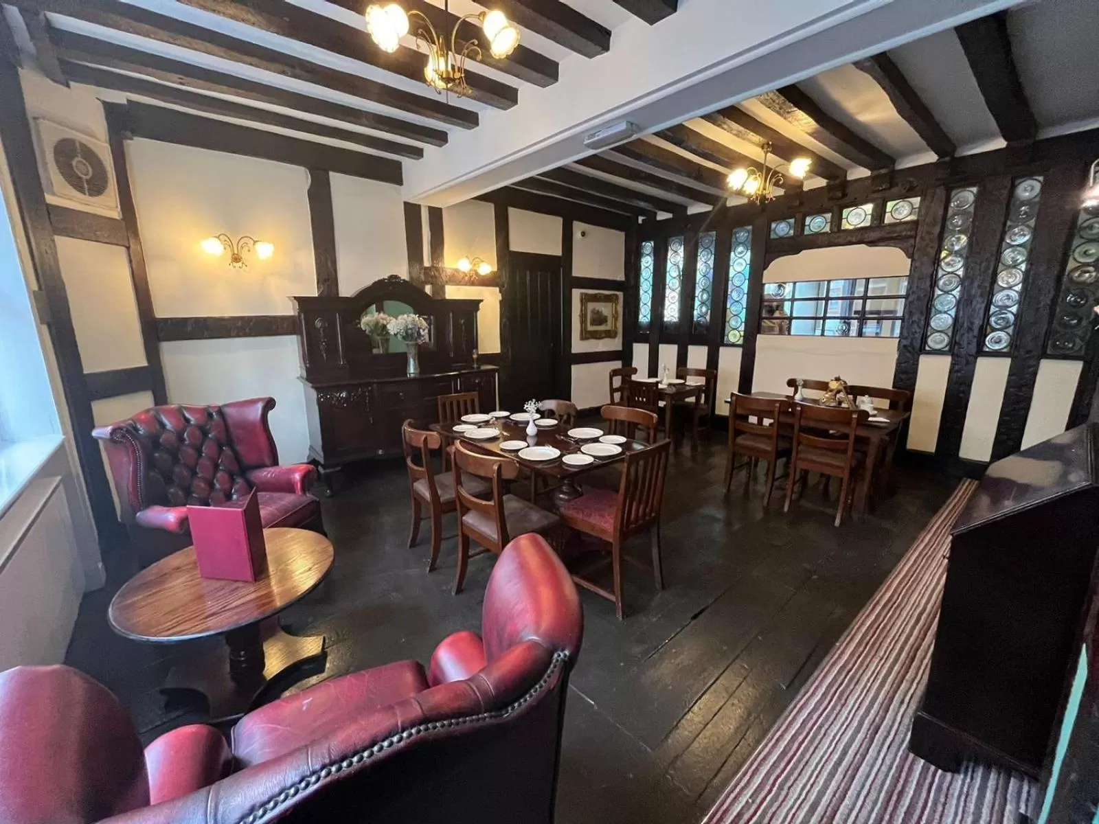 Restaurant/places to eat in Talbot Hotel