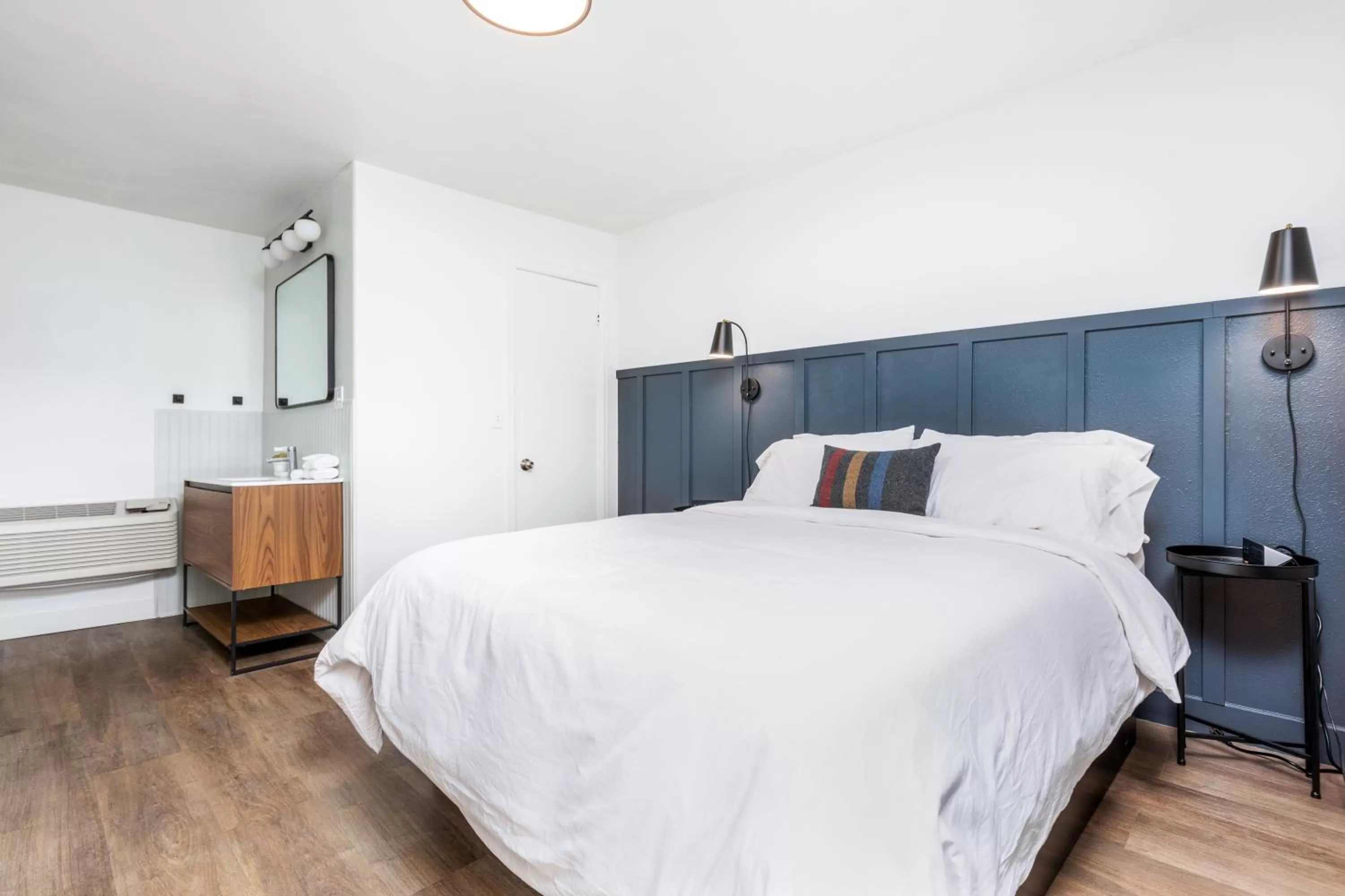 Photo of the whole room, Bed in Minecart Motor Lodge