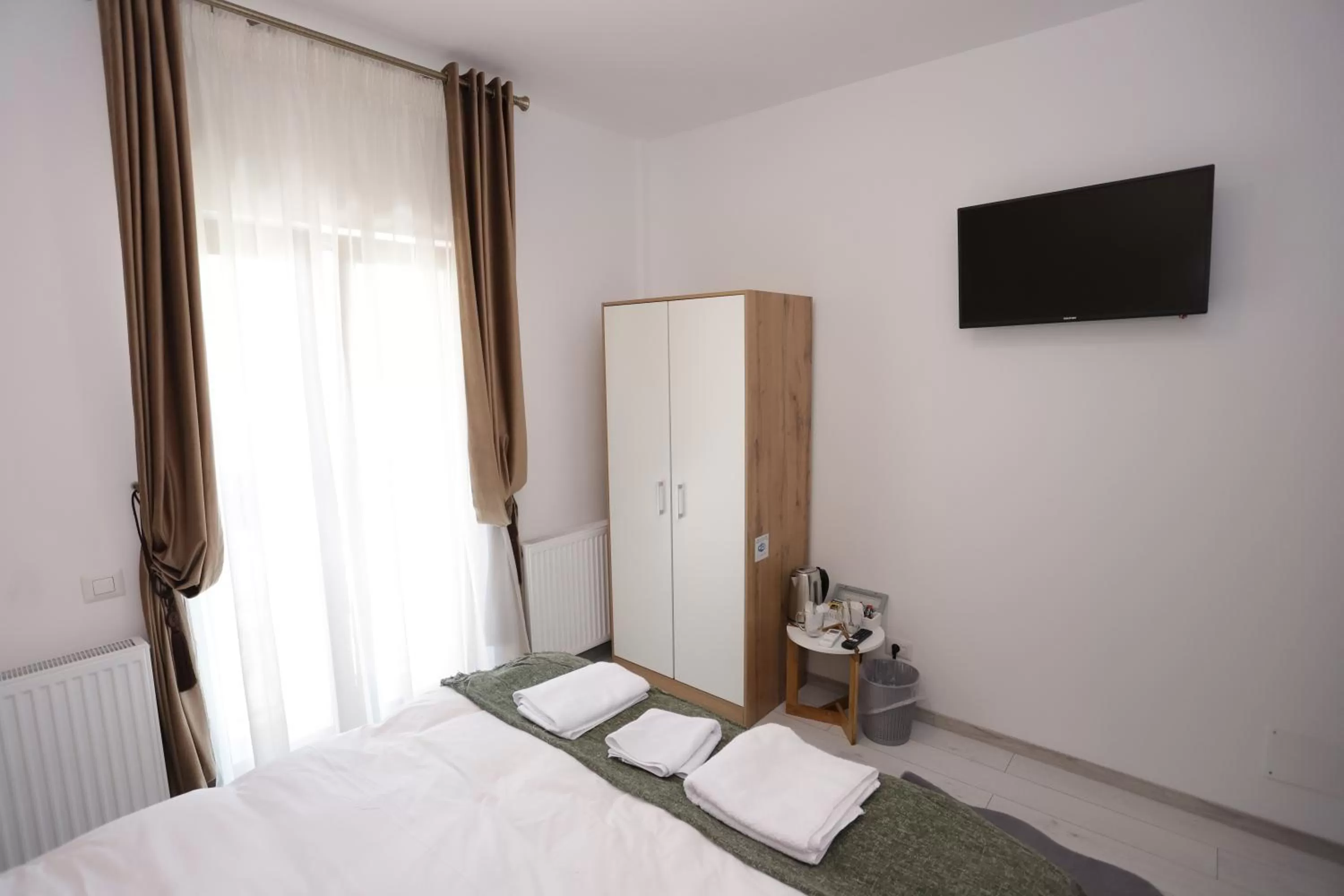 Communal lounge/ TV room, Bed in CENTRAL VIEW Craiova