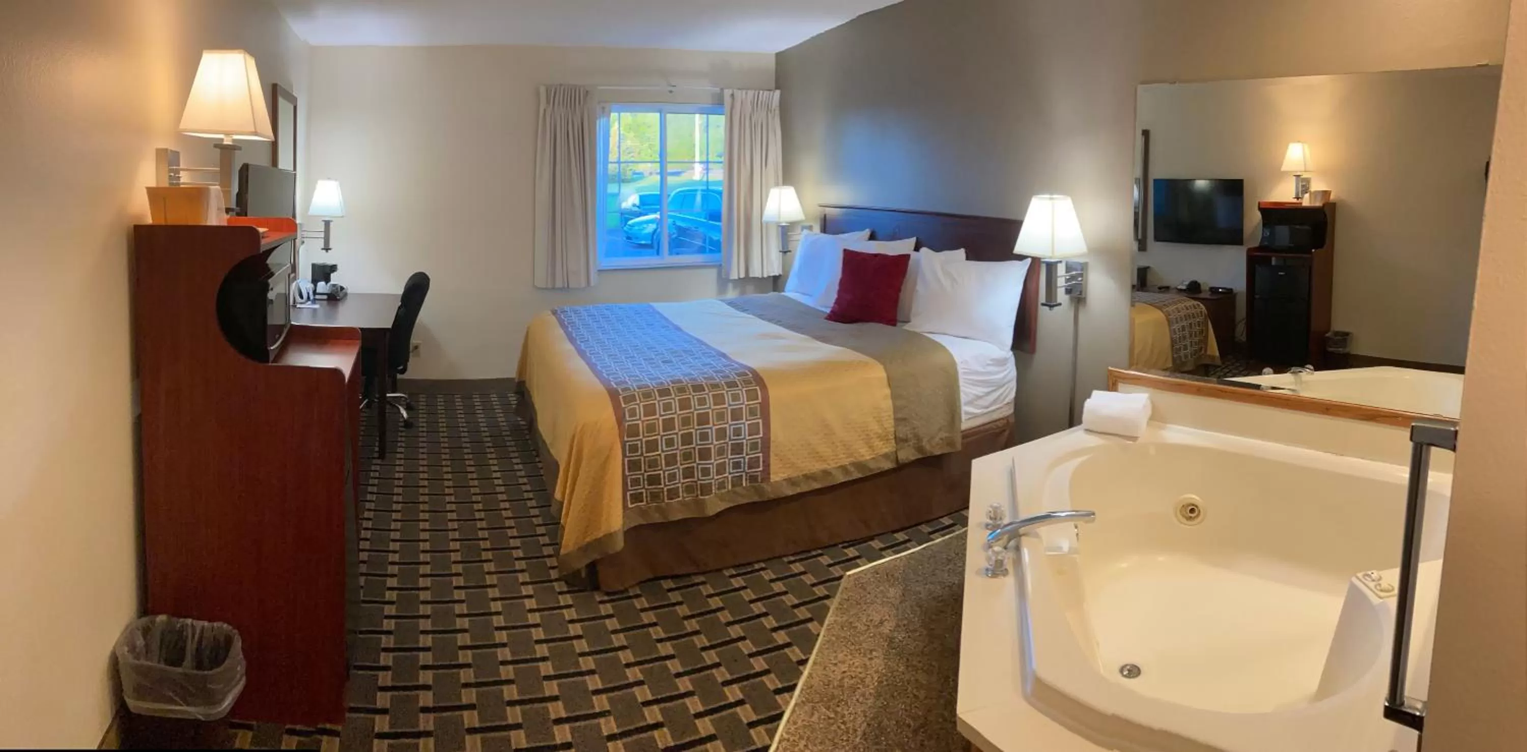 Bed in Super 8 by Wyndham Chisago City