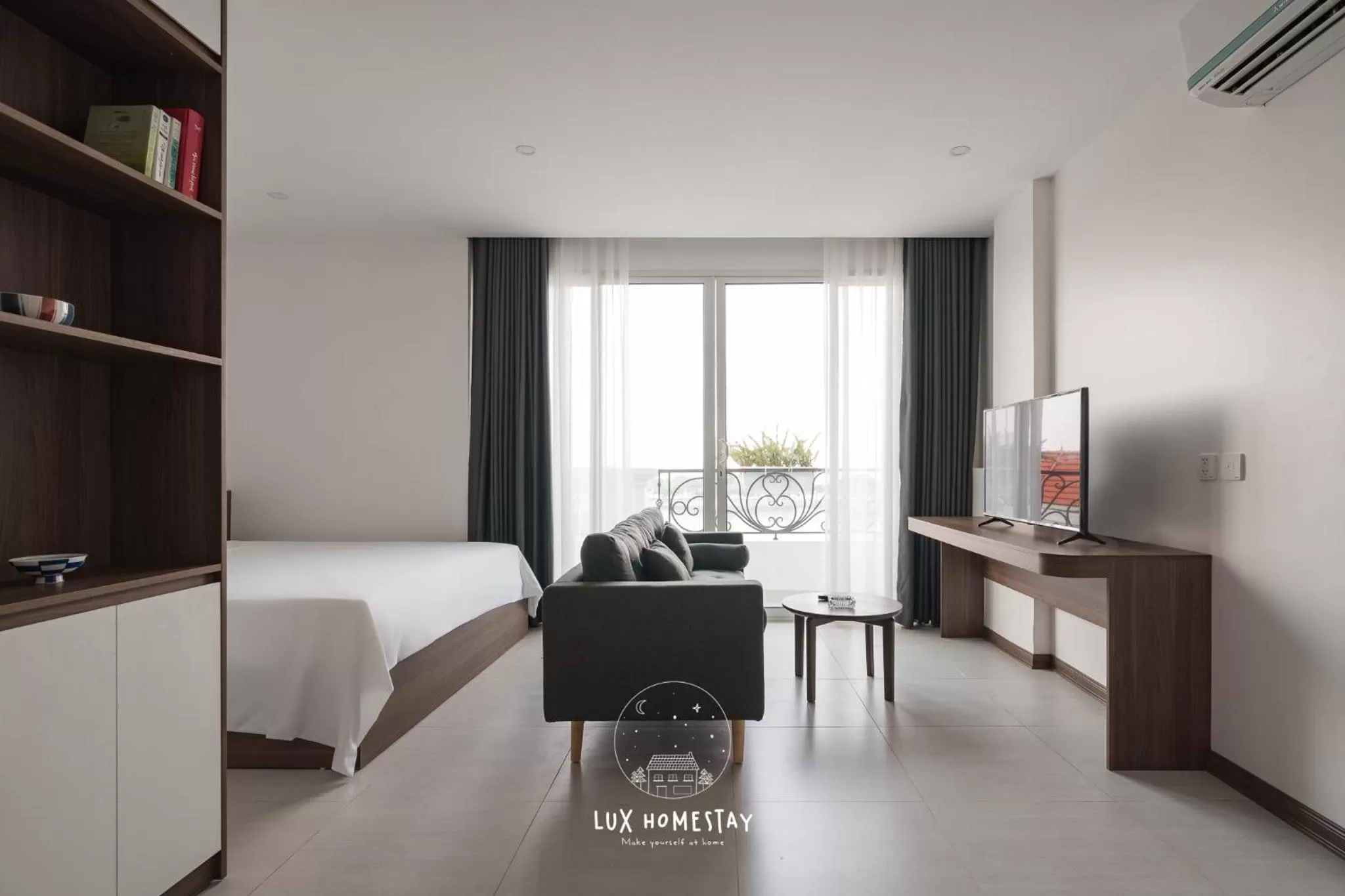 TV and multimedia, Bed in Lux Westlake Studio