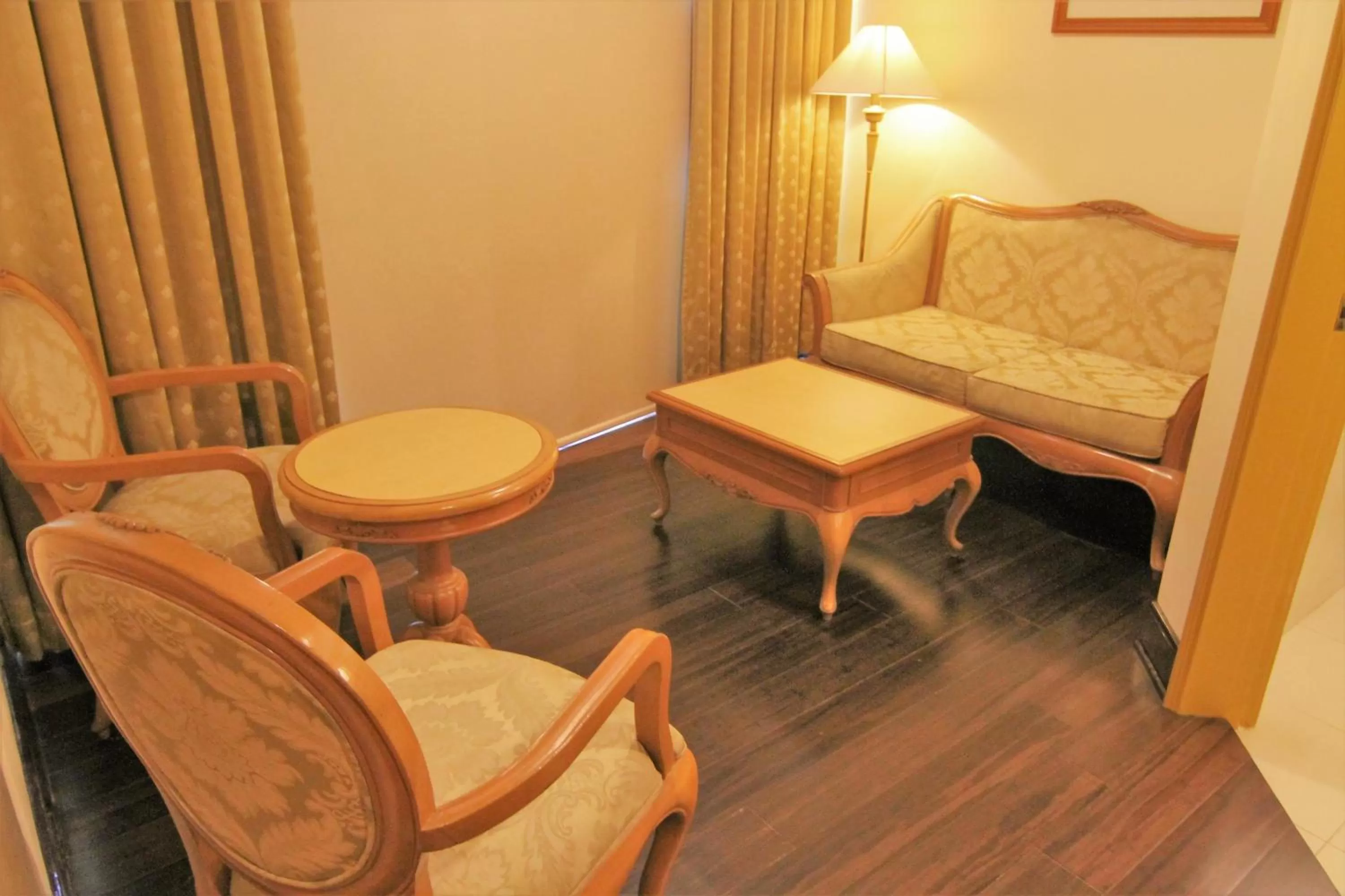 The Grand Dame Hotel