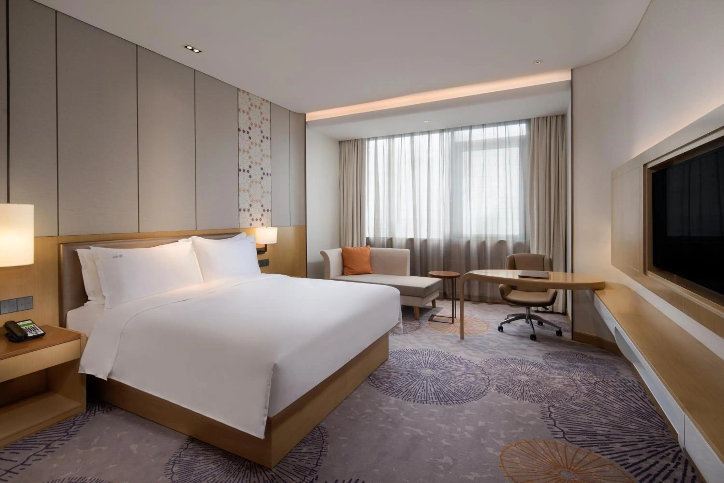 Photo of the whole room, Bed in Holiday Inn Tianjin Xiqing by IHG