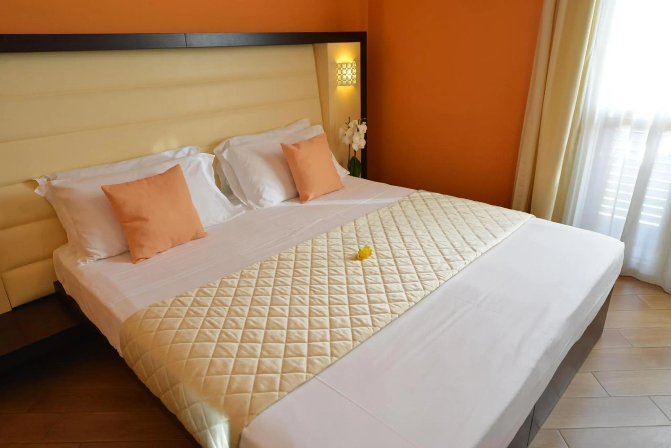 Living room, Bed in Hotel Rosignano