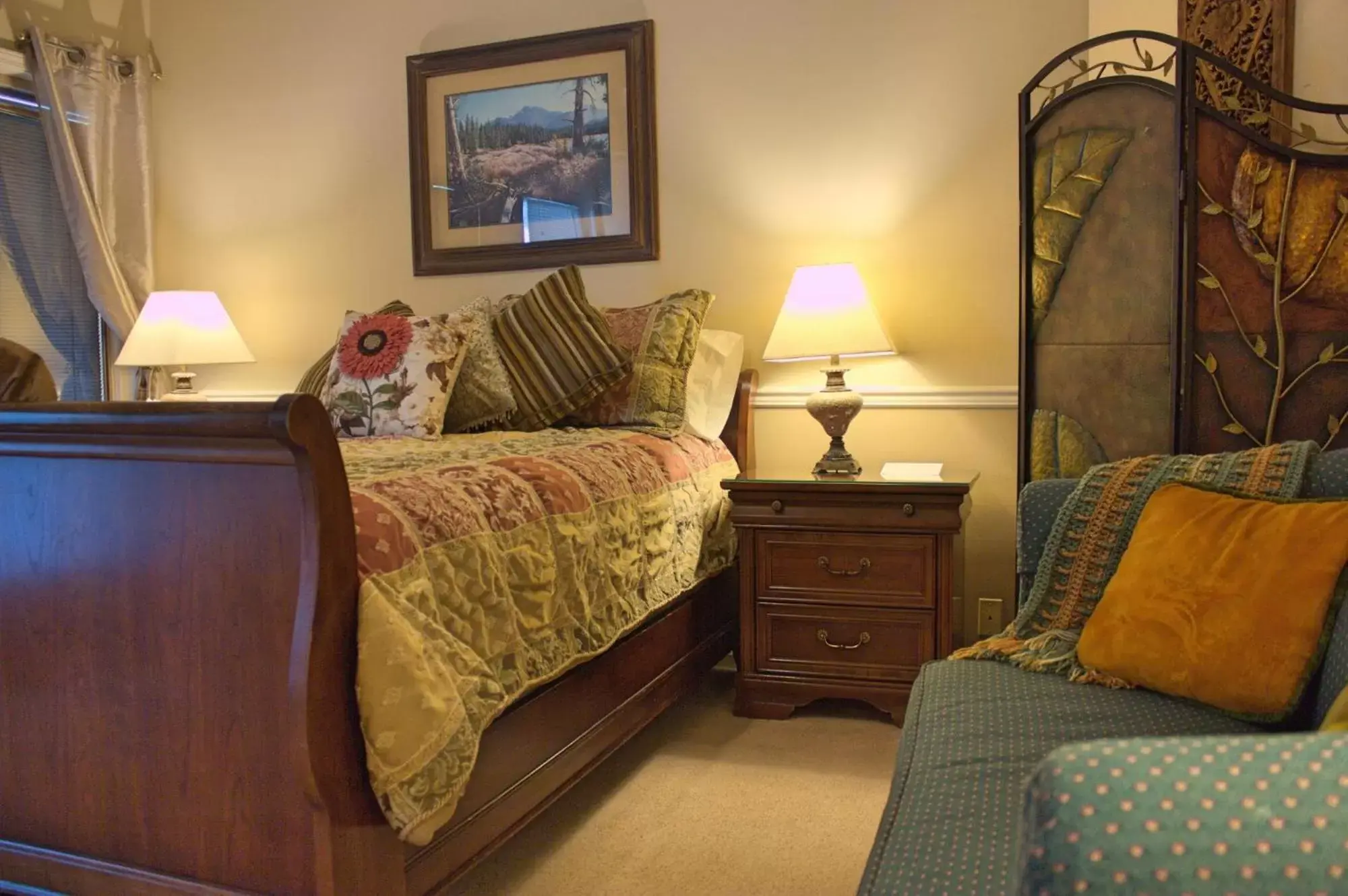 Queen Room in Black Bear Manor Queen Room in Black Bear Manor