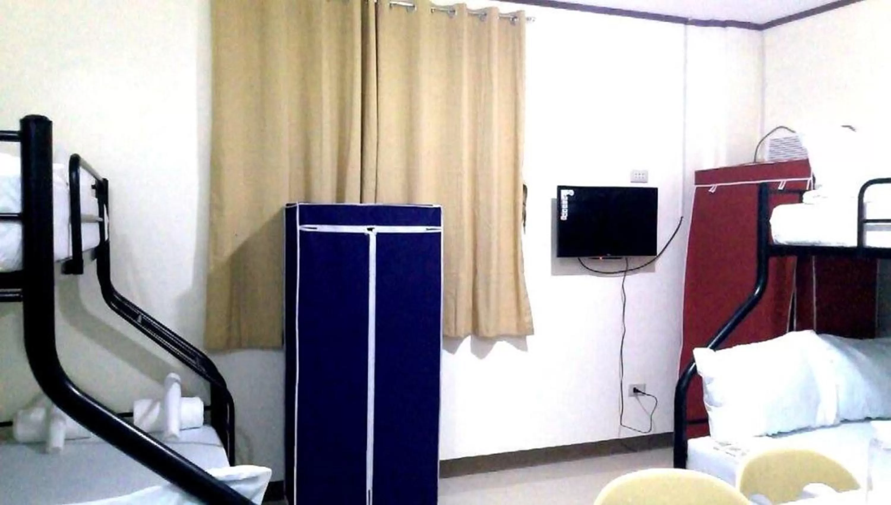 Photo of the whole room, Bed in Gaea's Apartments