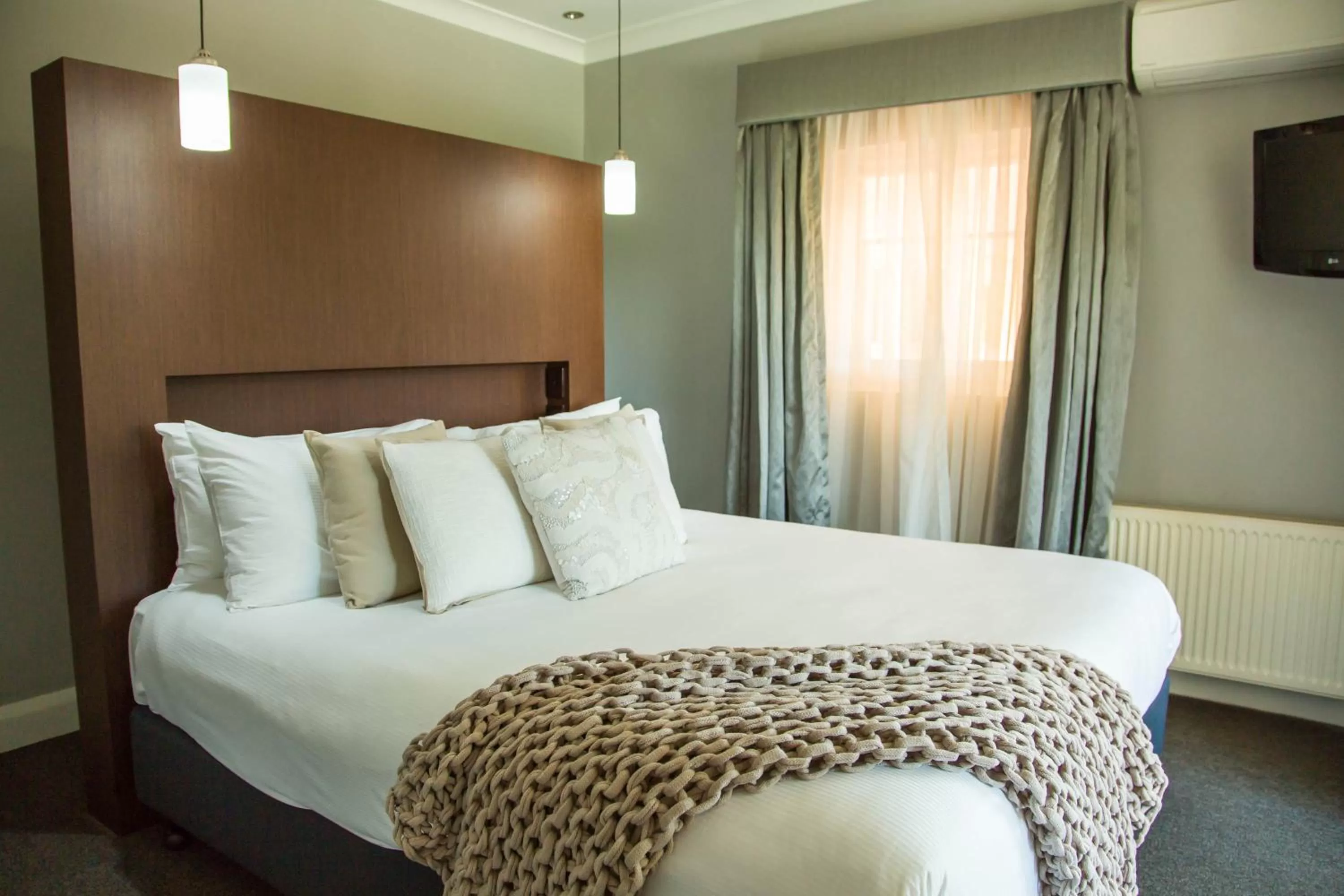 Bed in Peppers Craigieburn Resort