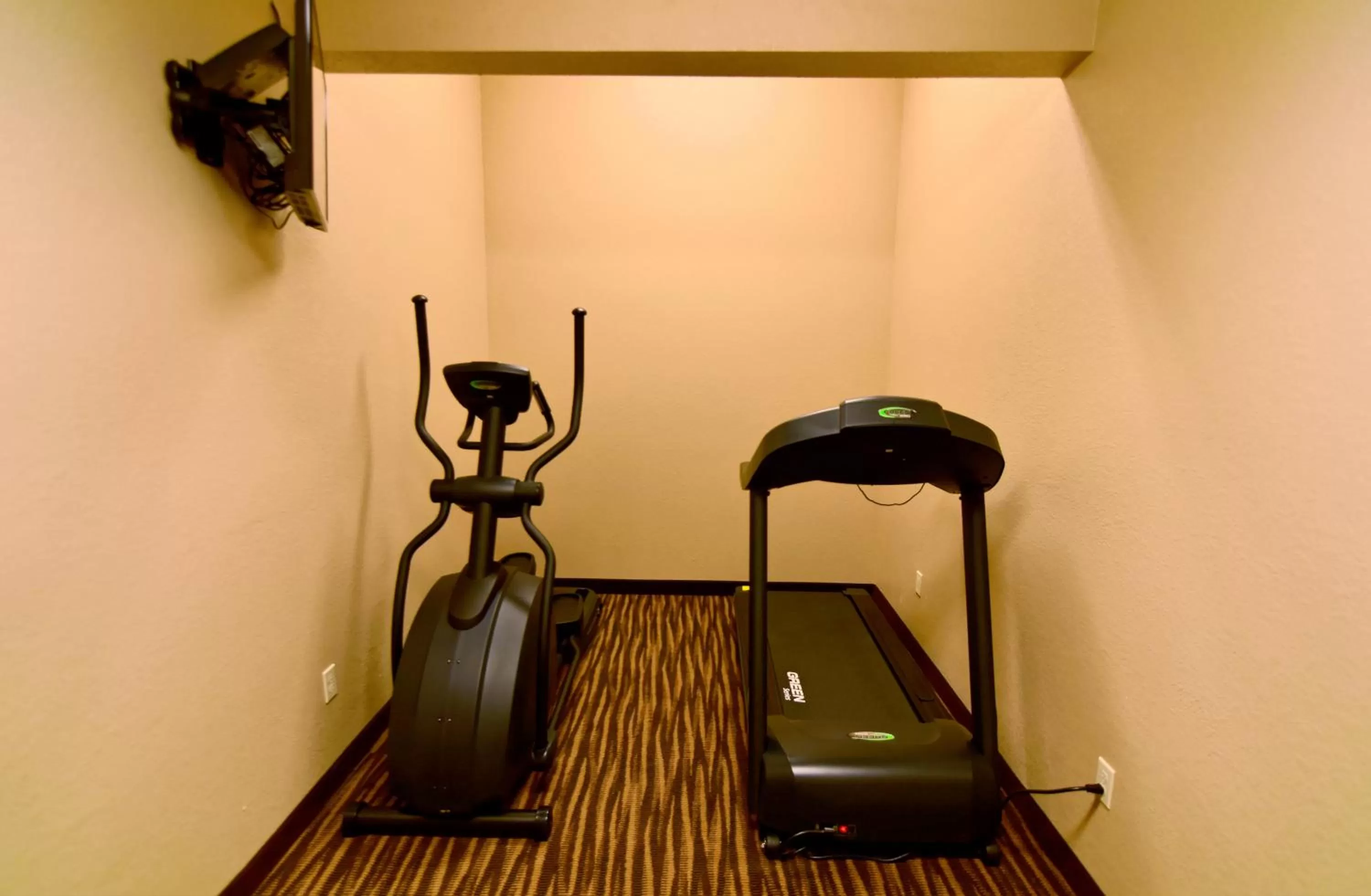 Fitness centre/facilities in Cobblestone Inn & Suites - Monticello