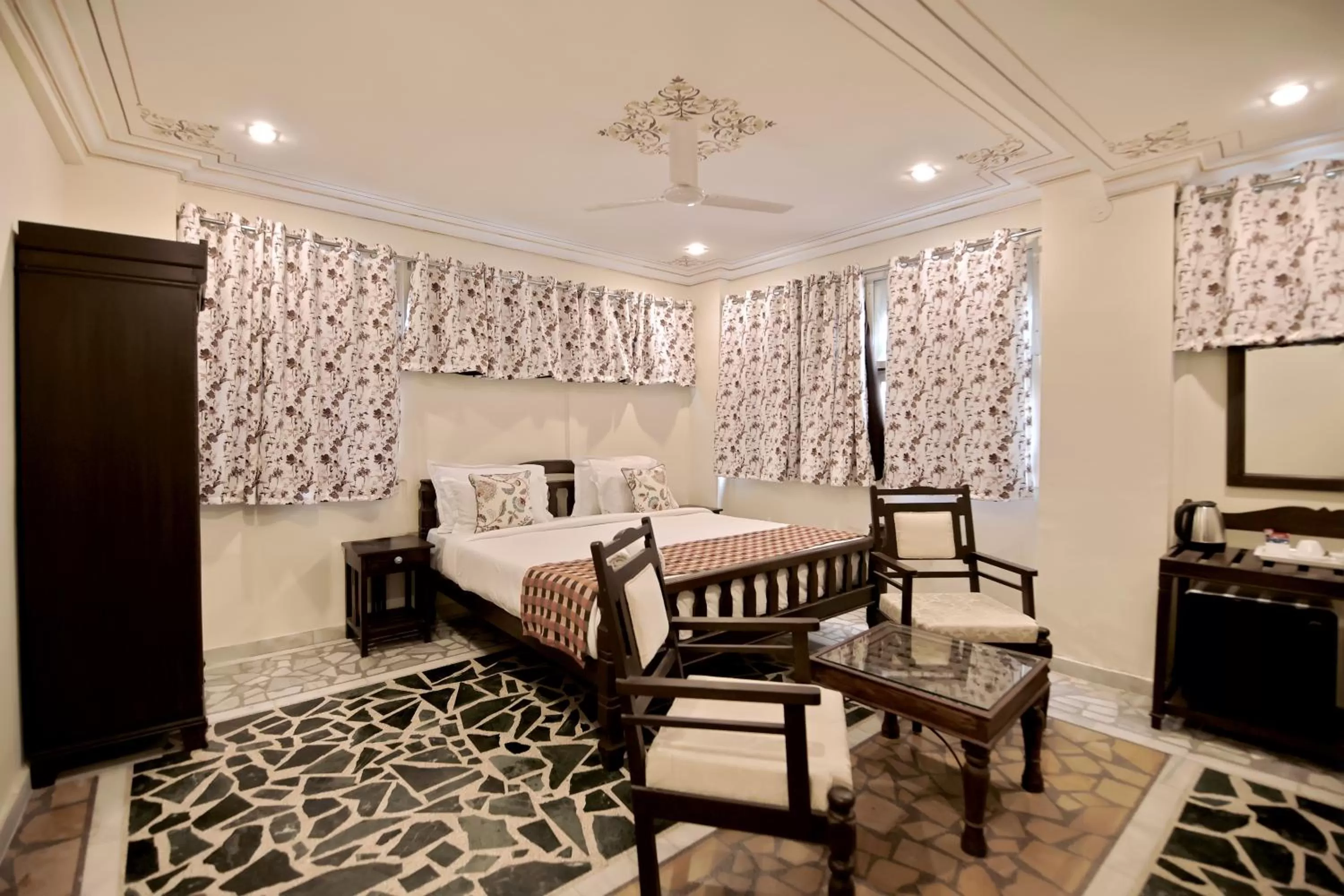 Bedroom, Bed in The Lake View Hotel- On Lake Pichola