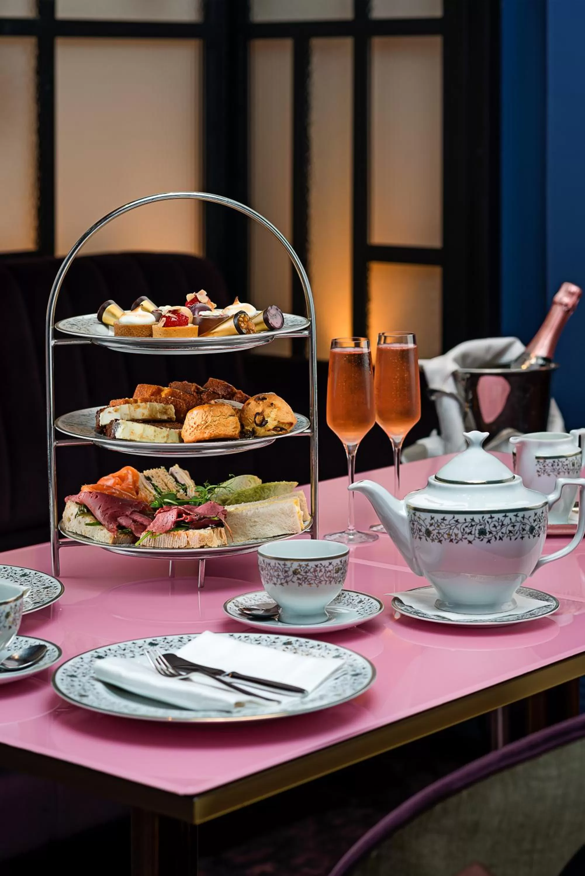 Restaurant/places to eat in The Savoy Hotel