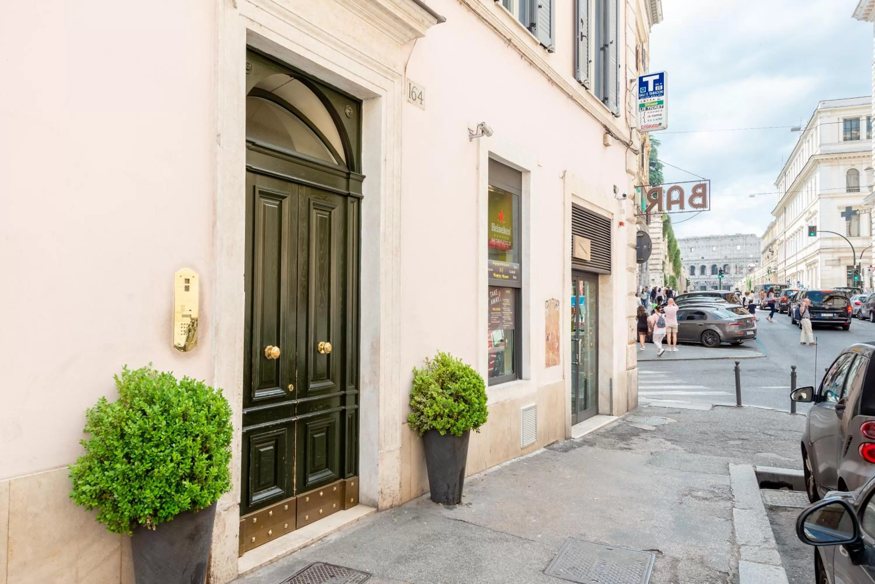 Facade/entrance in Buonanotte Colosseo