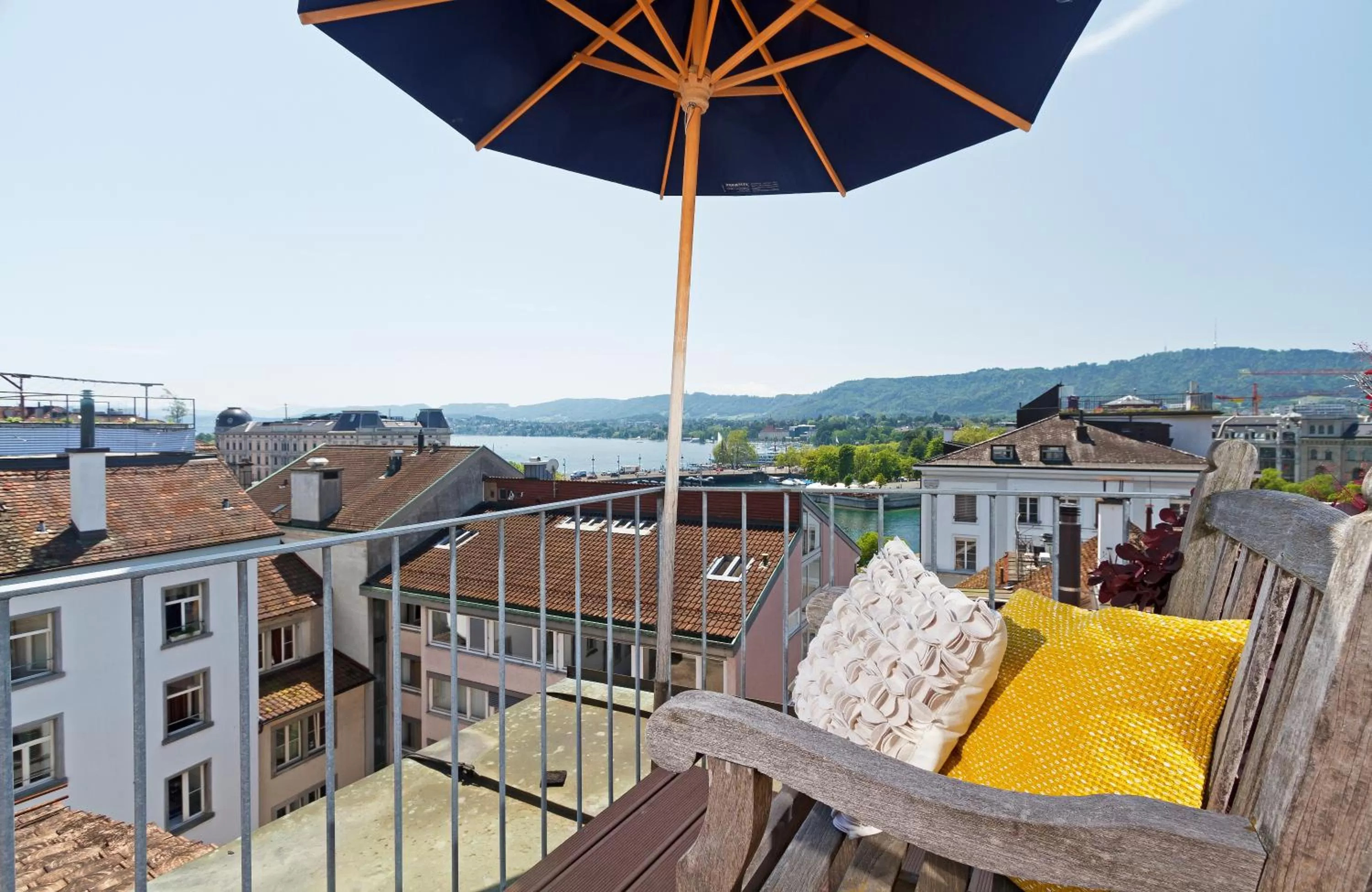 Junior Suite with Terrace and Lake View in Hotel Rössli