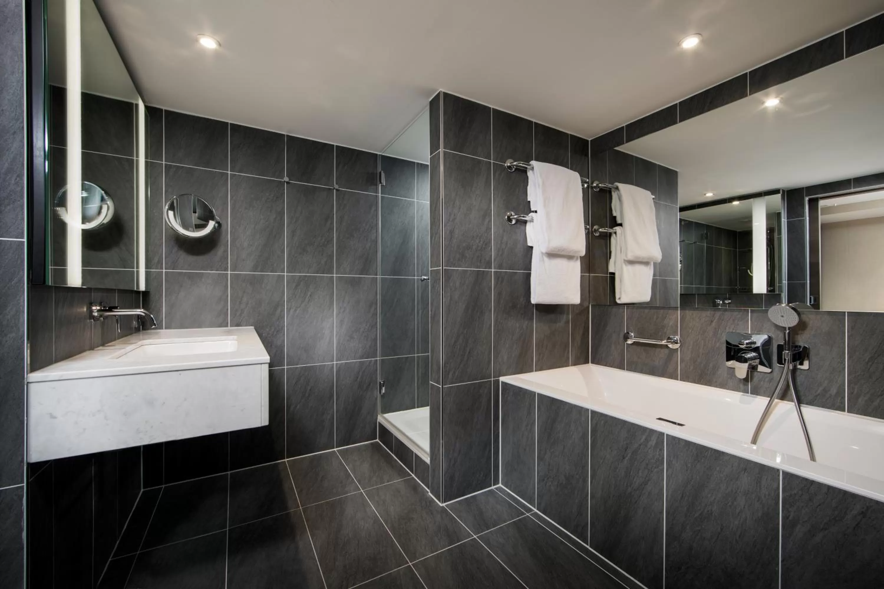 Bathroom in Hilton Vienna Plaza