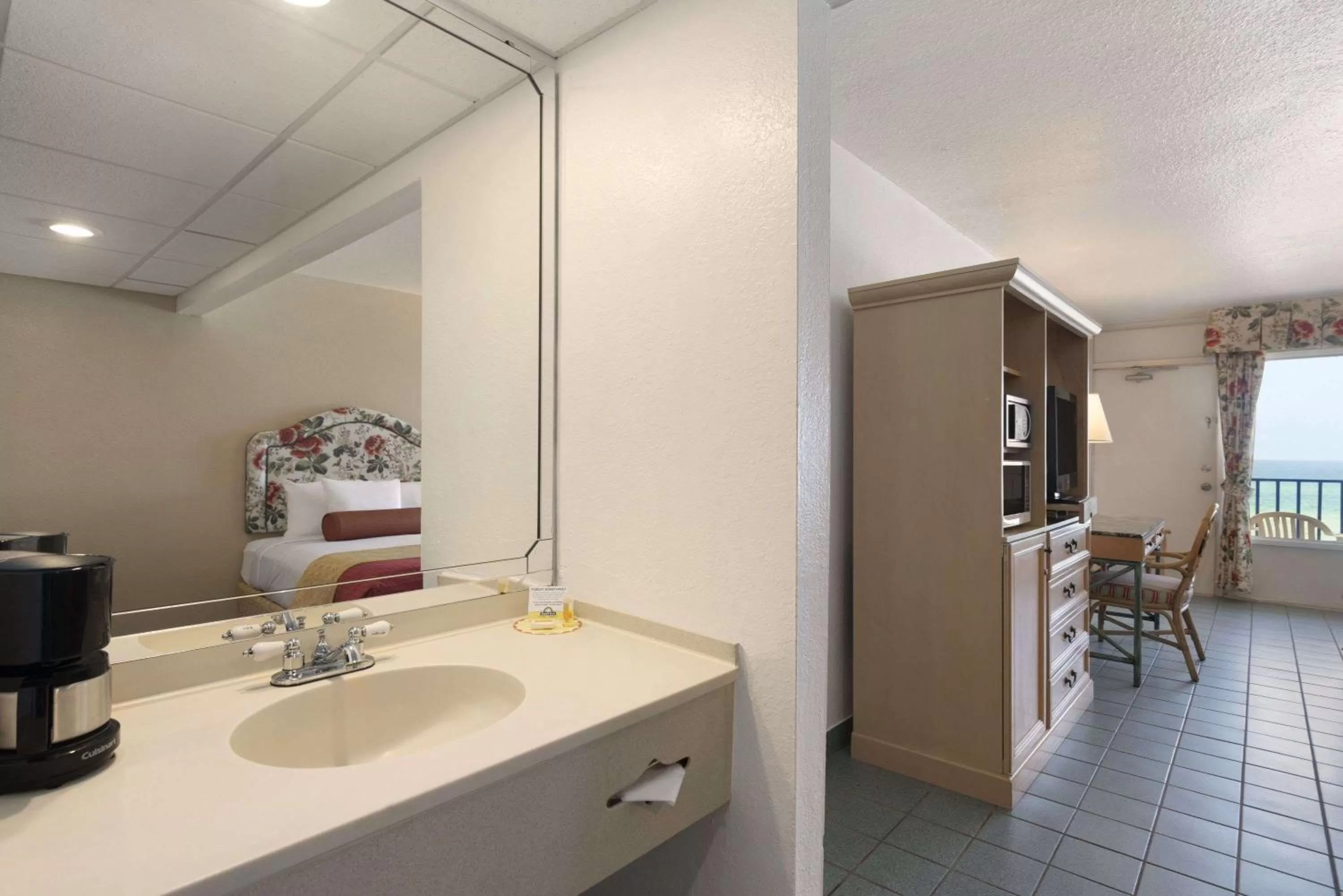 Bathroom, Bed in Days Inn by Wyndham Panama City Beach Beachfront Resort