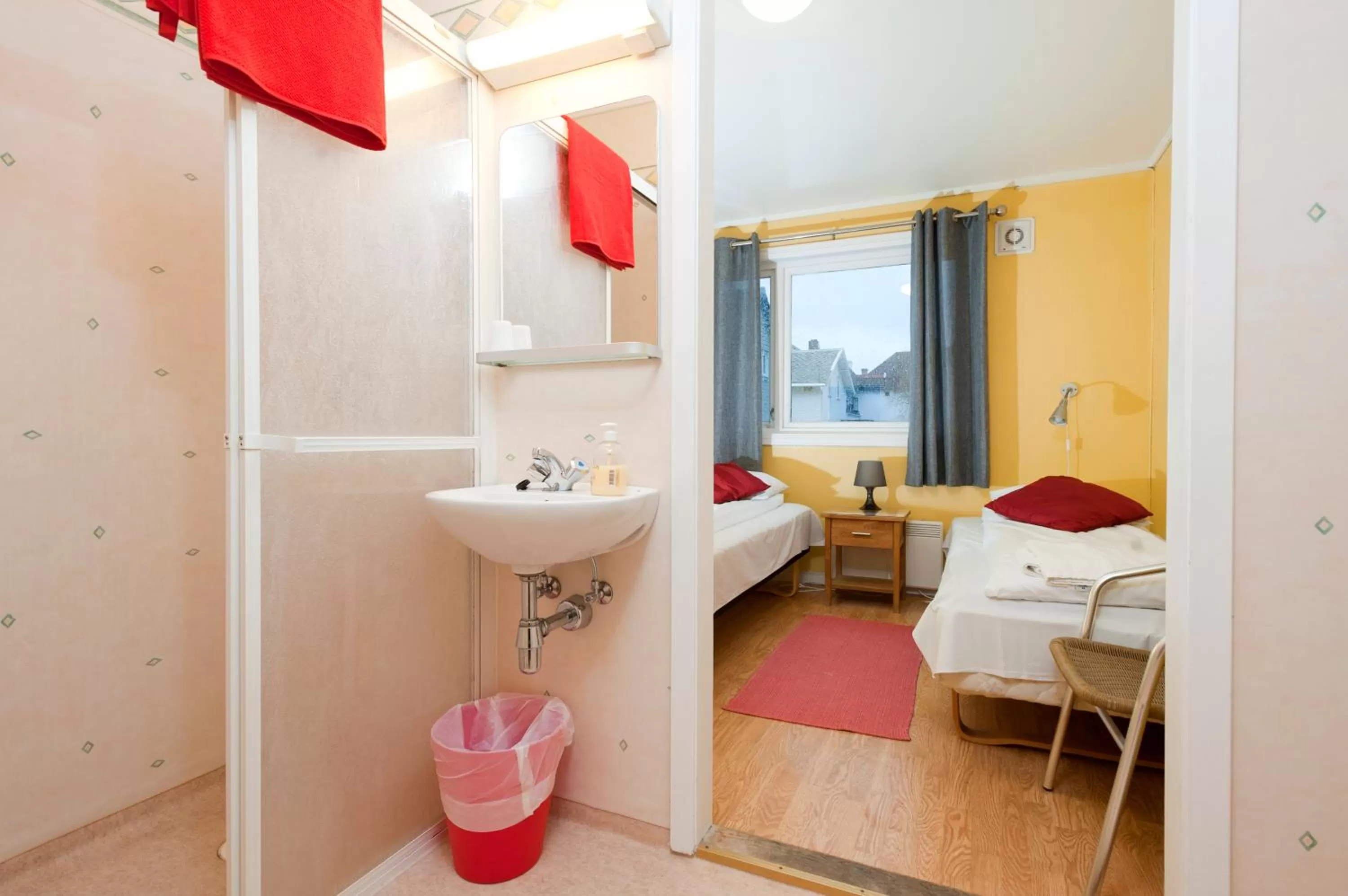 Shower, Bathroom in Stavanger Bed & Breakfast