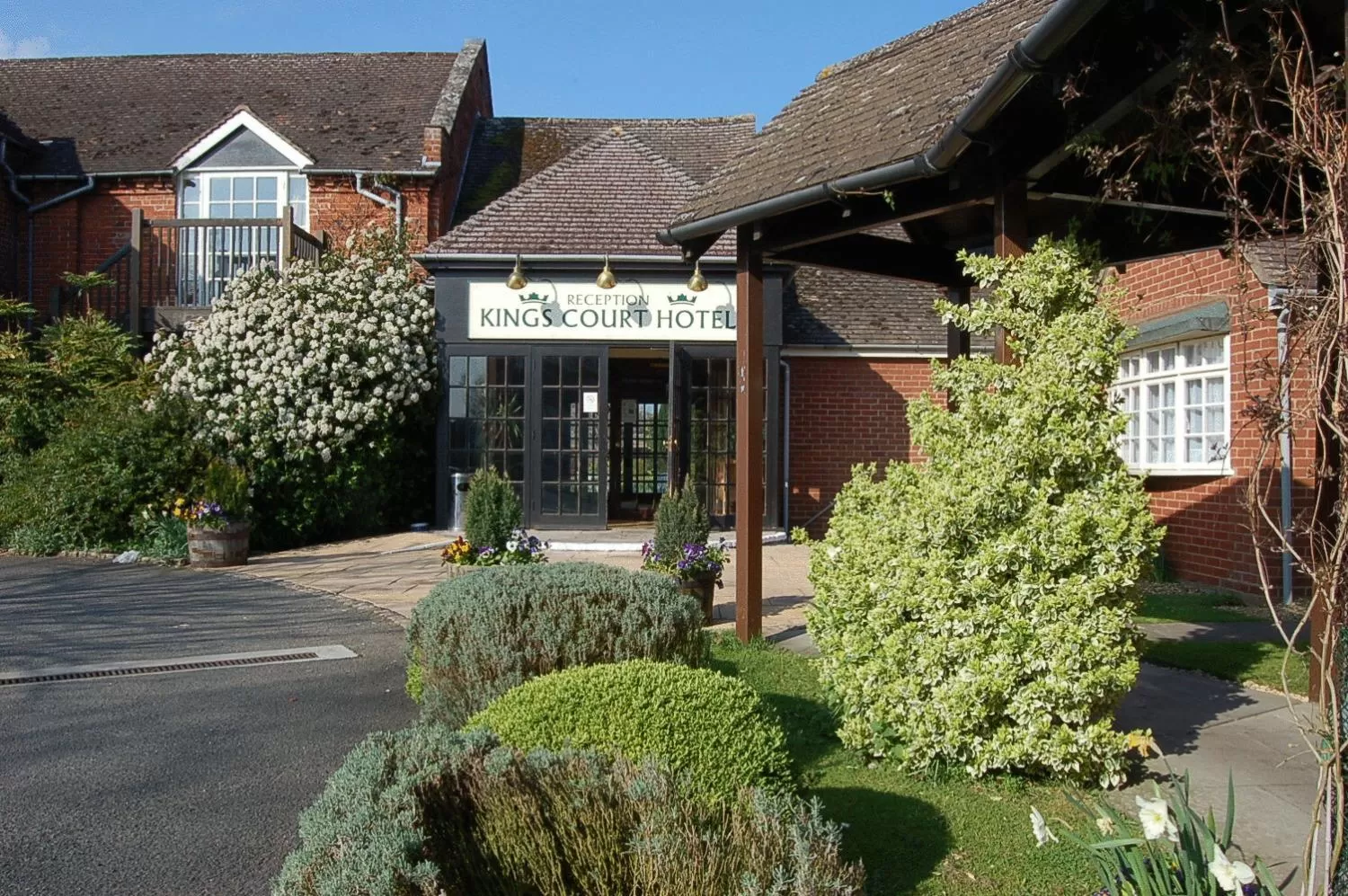 Facade/entrance in Kings Court Hotel Alcester, BW Signature Collection