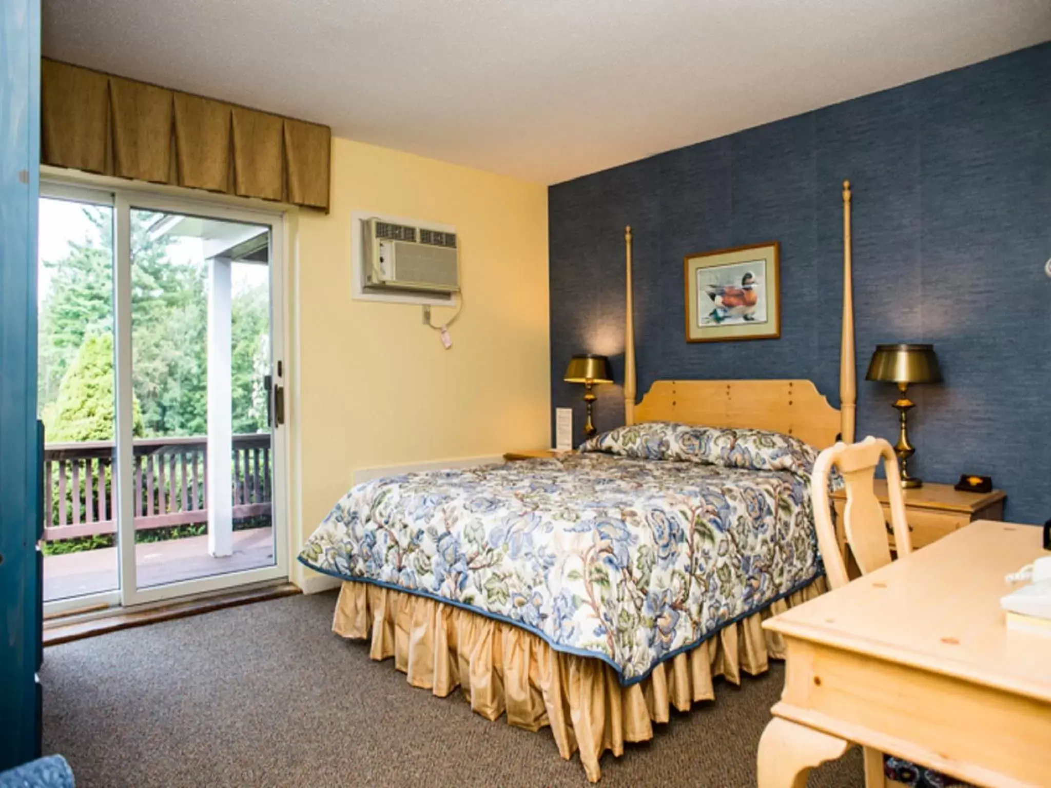 Standard Queen Room in Manchester View Standard Queen Room in Manchester View