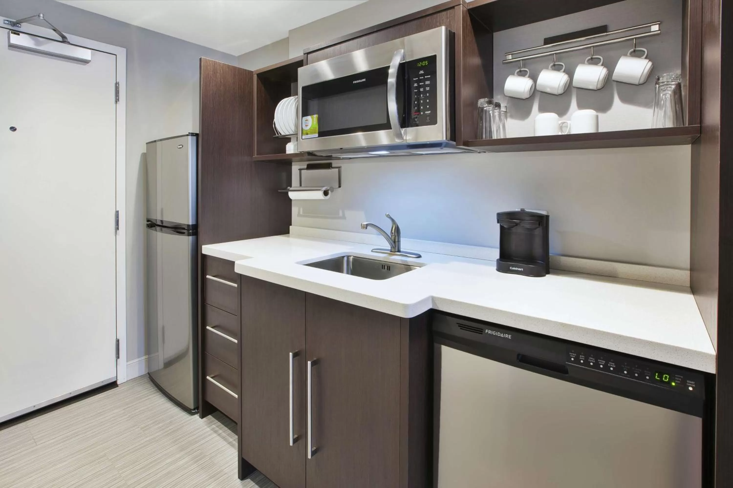 Kitchen or kitchenette in Home2 Suites By Hilton Pittsburgh Area Beaver Valley