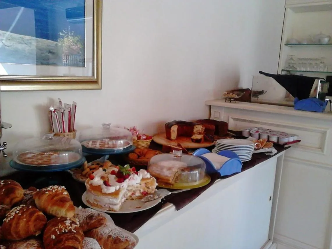 Food in Green Park Hotel