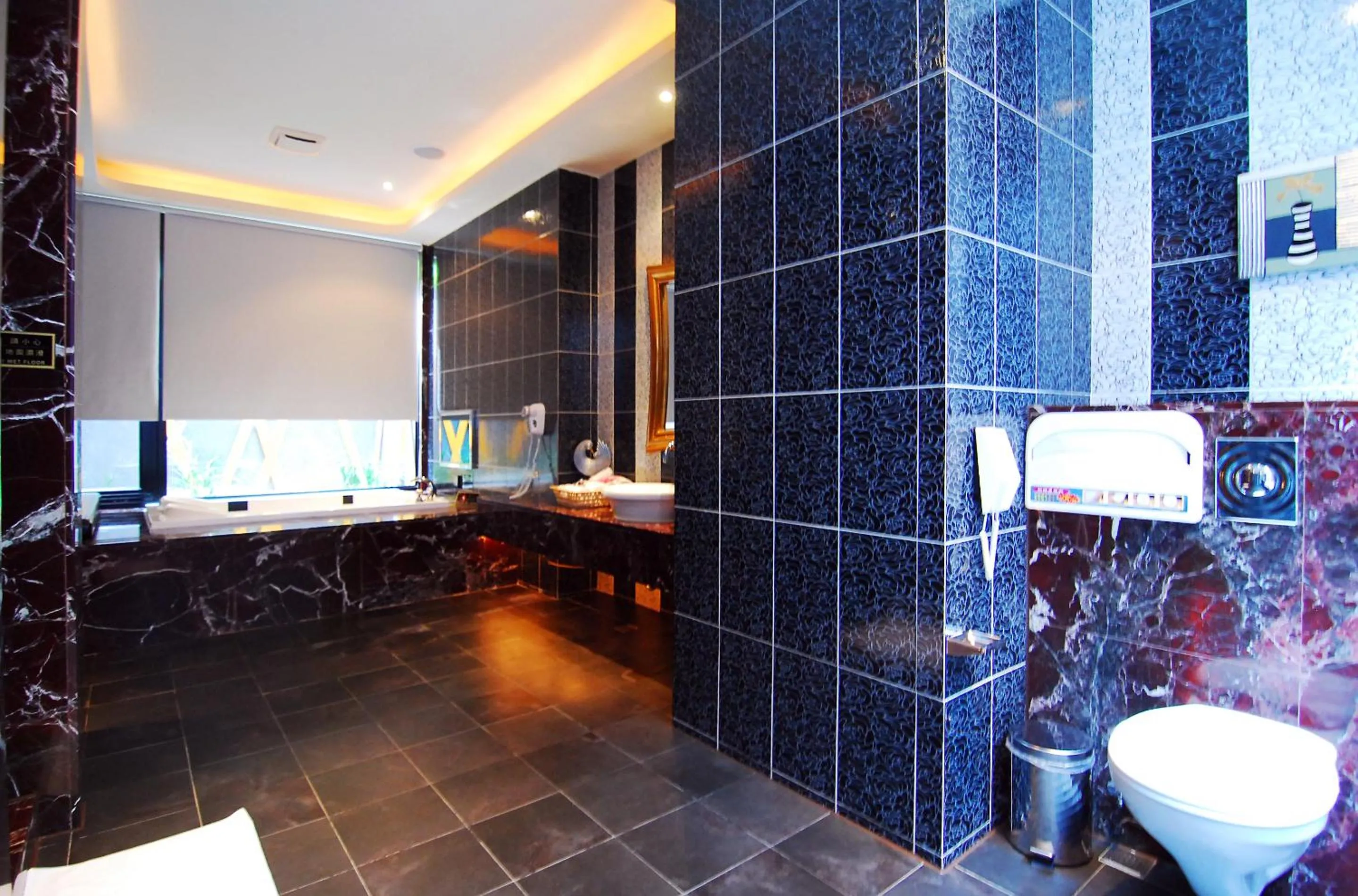 Bathroom in Yes Motel