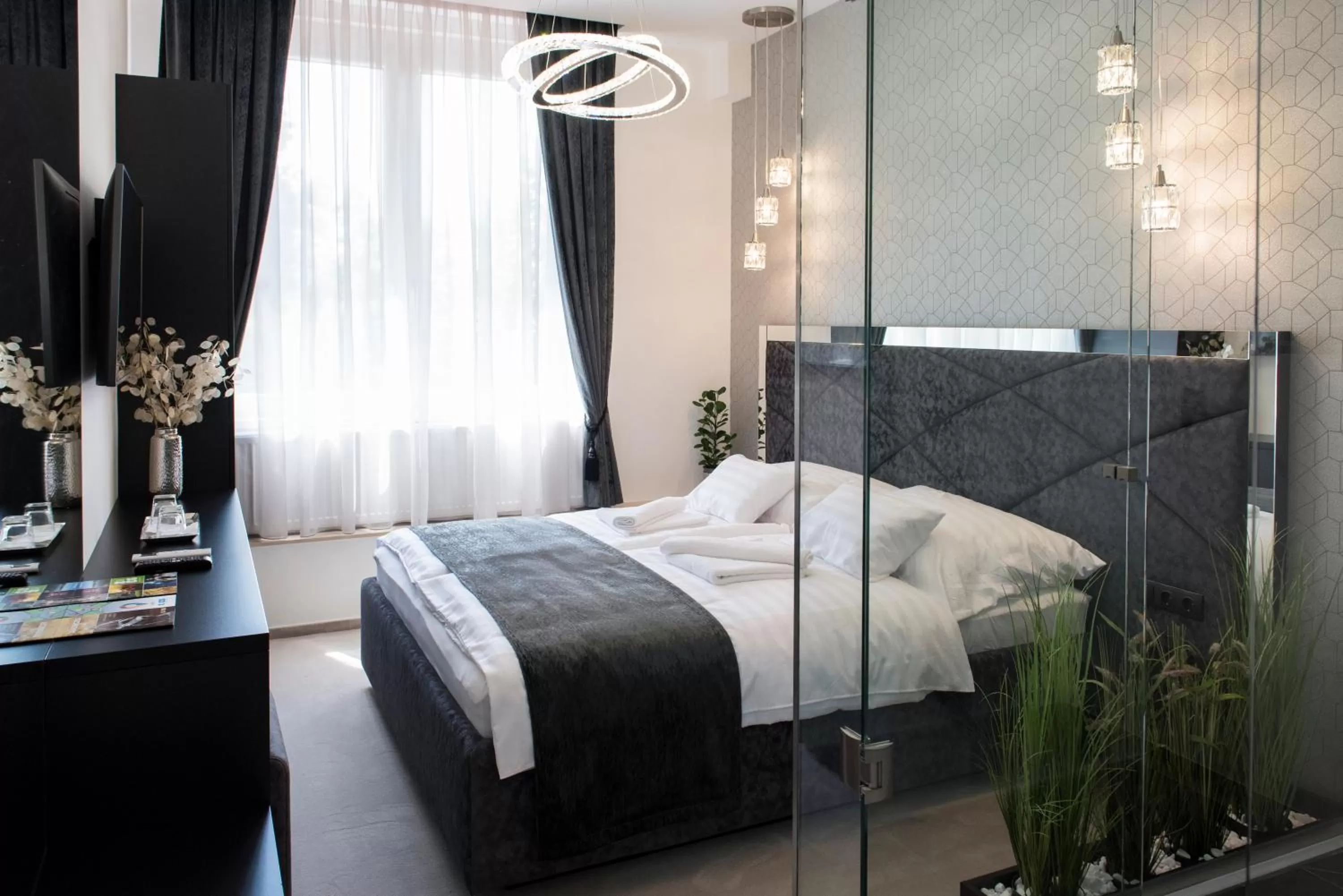 Photo of the whole room, Bed in Z Rooms Boutique