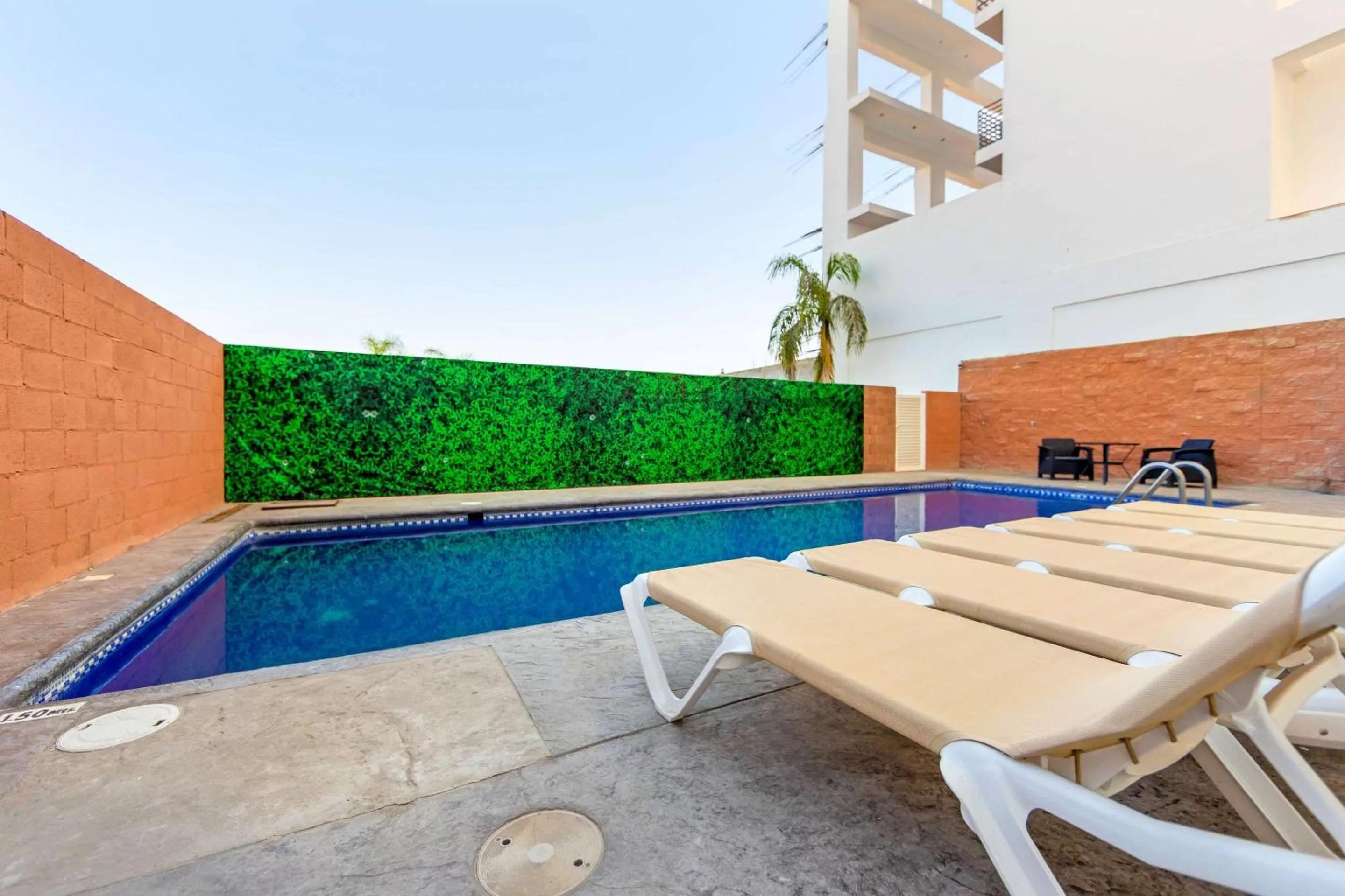 Swimming pool in Sleep Inn Mazatlan