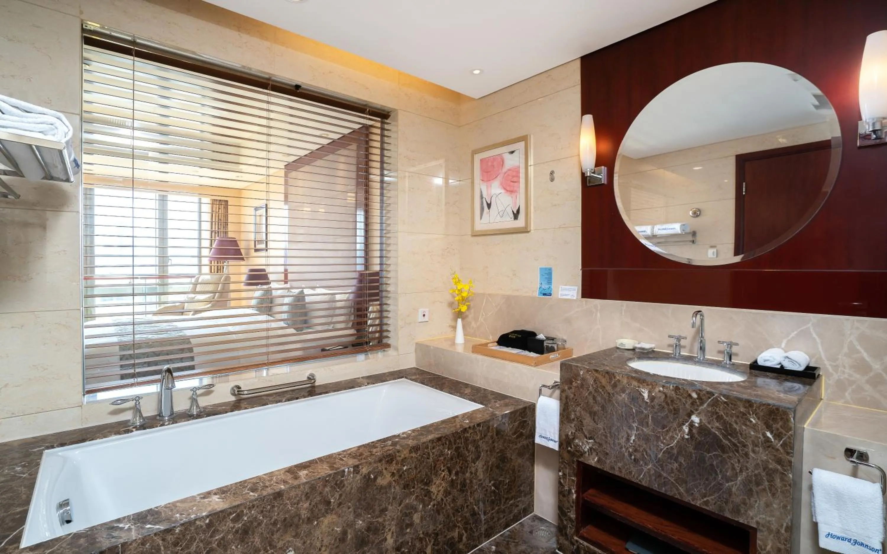 Bath in Howard Johnson Tropical Garden Plaza Kunming Chenggong