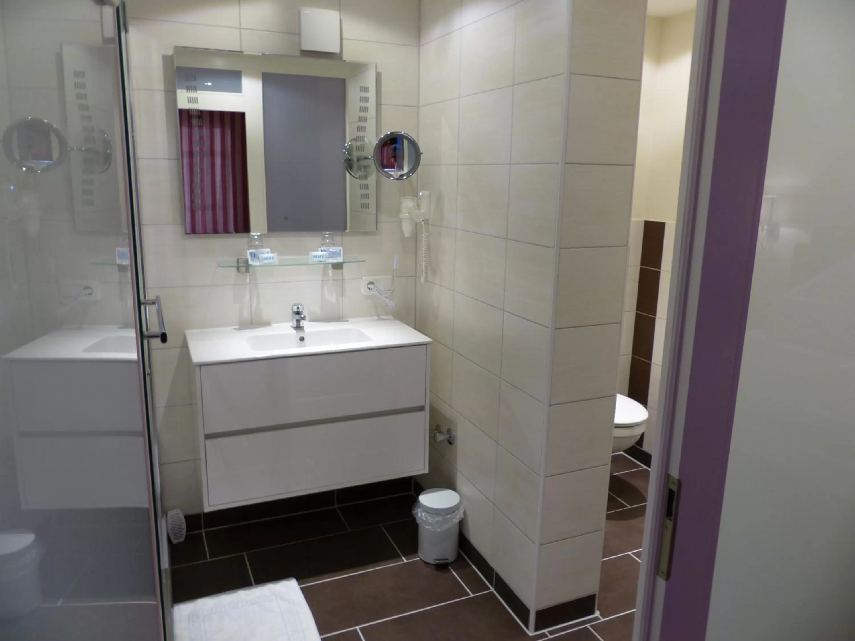 Bathroom in City Hotel by celina