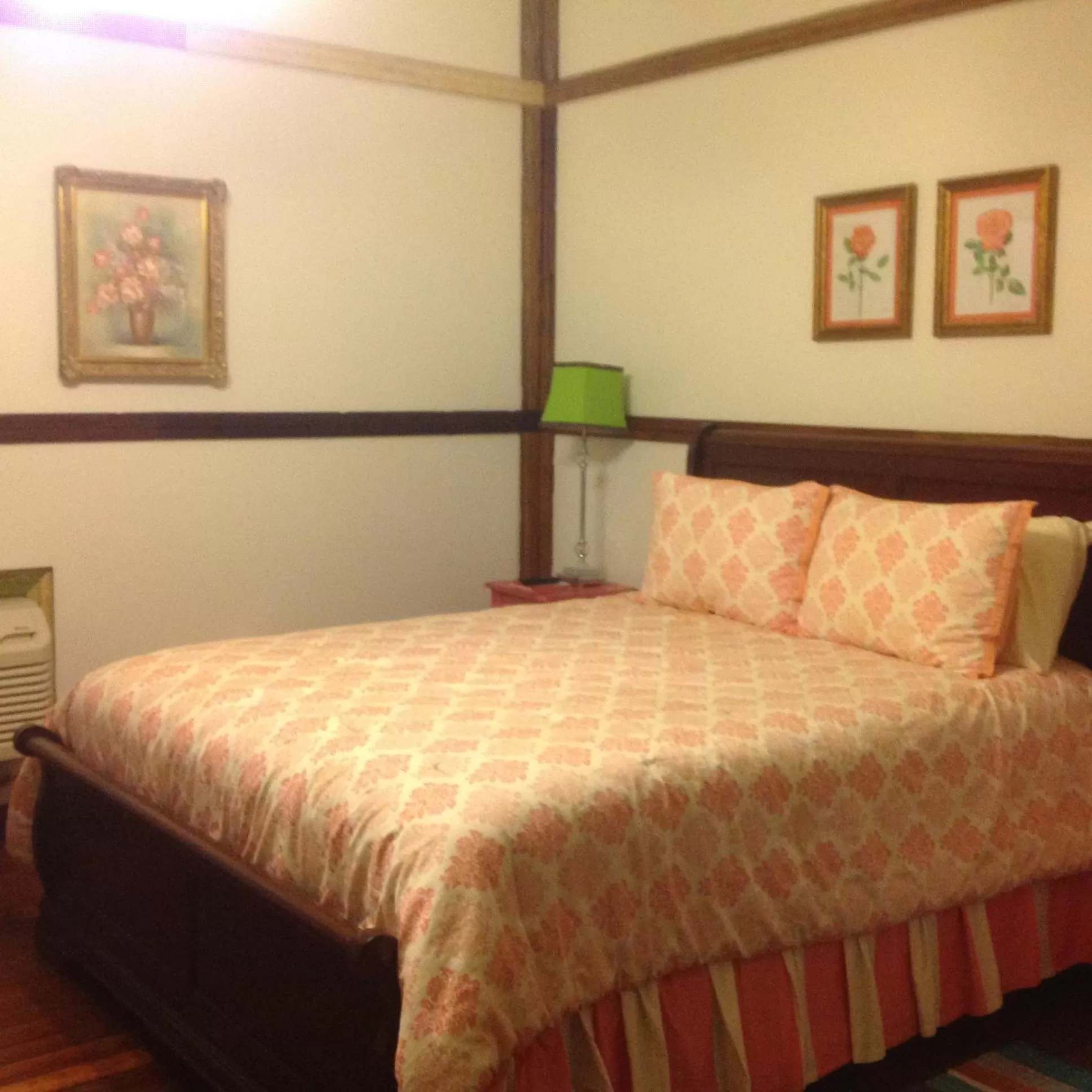 Bed in The Main Street Hotel