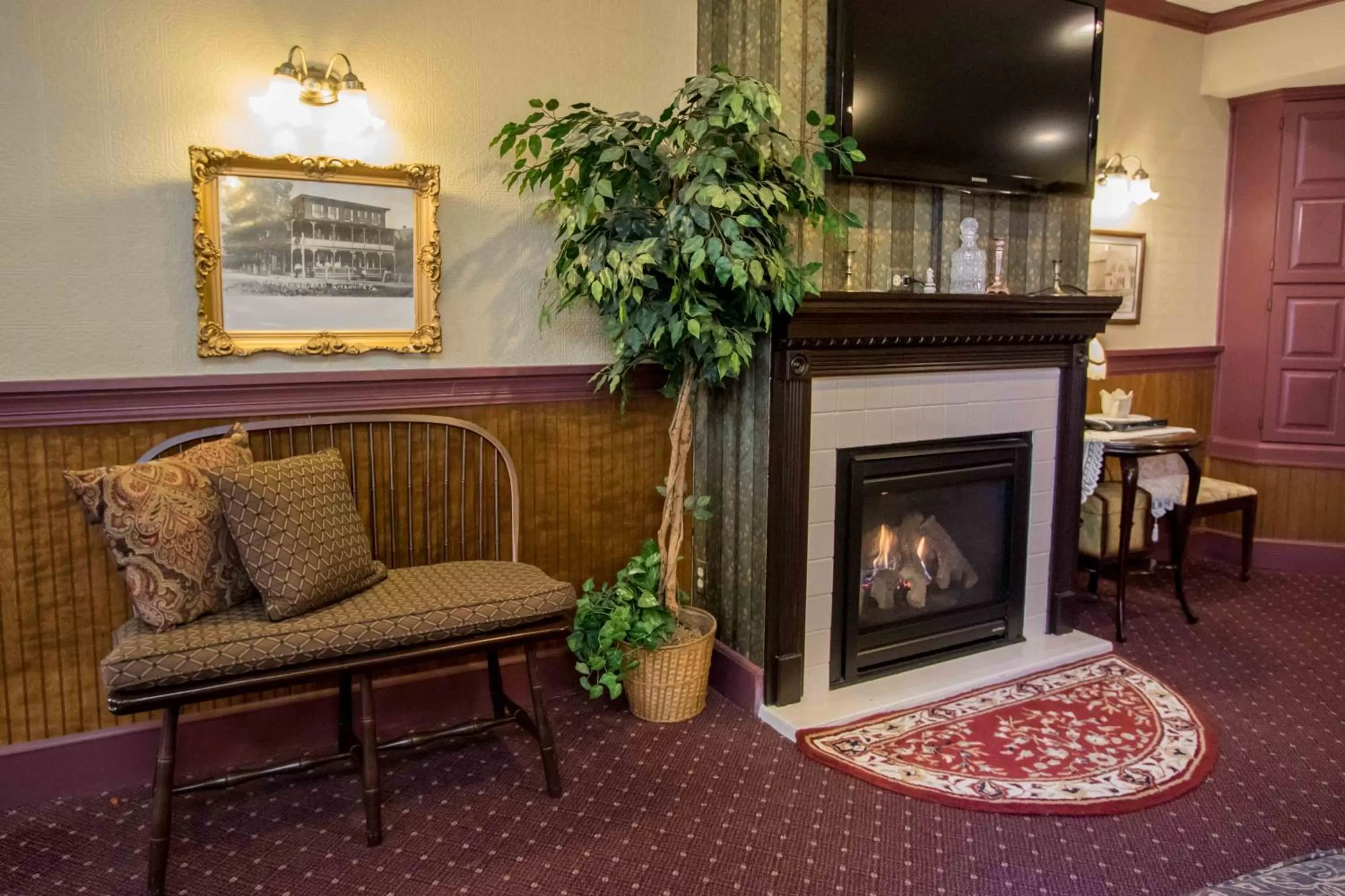 Communal lounge/ TV room, Seating Area in The Globe Inn