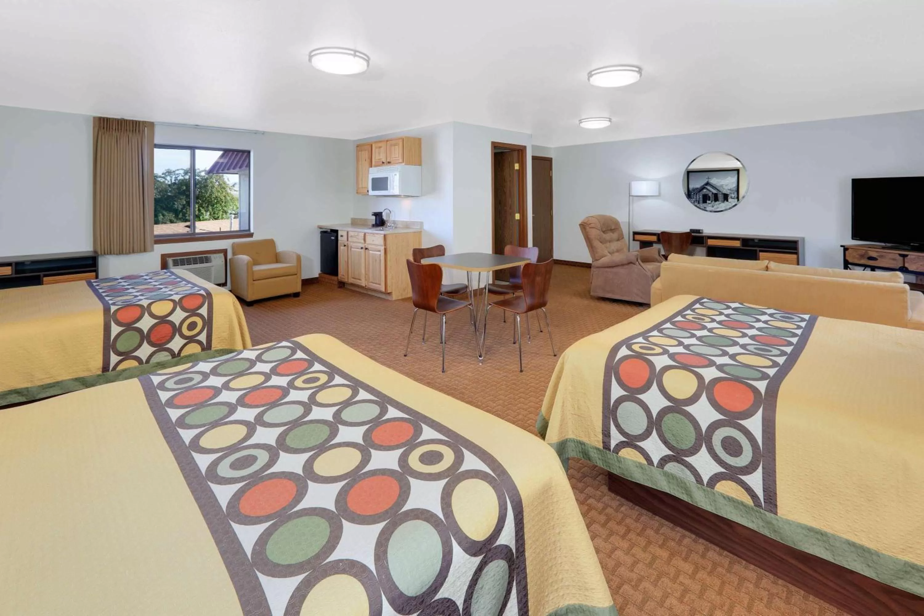 Photo of the whole room, Bed in Super 8 by Wyndham Cody