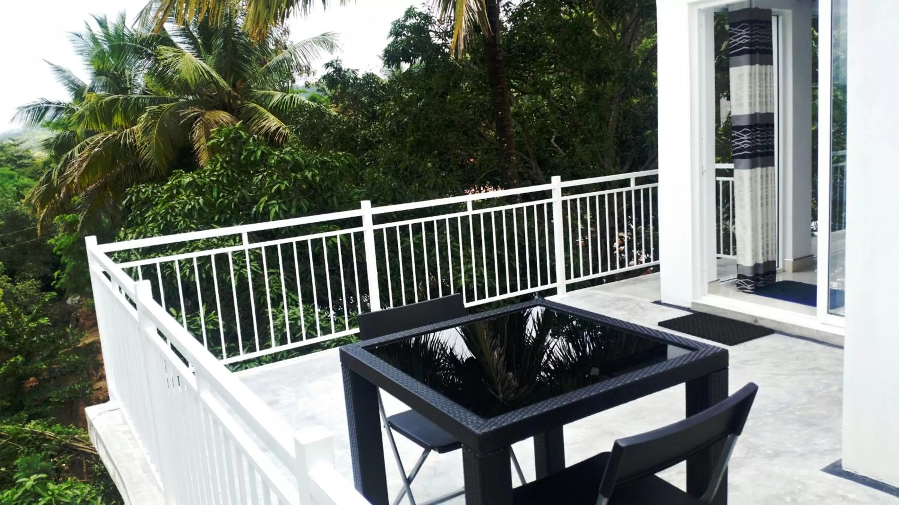 Balcony/Terrace in Mahaweli View Inn Kandy