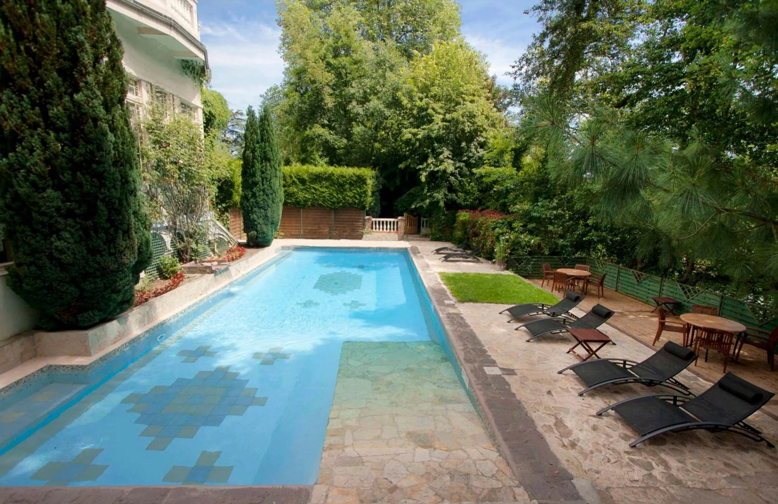 Swimming pool in Belle Isle Sur Risle - Chateau Hotel & Spa