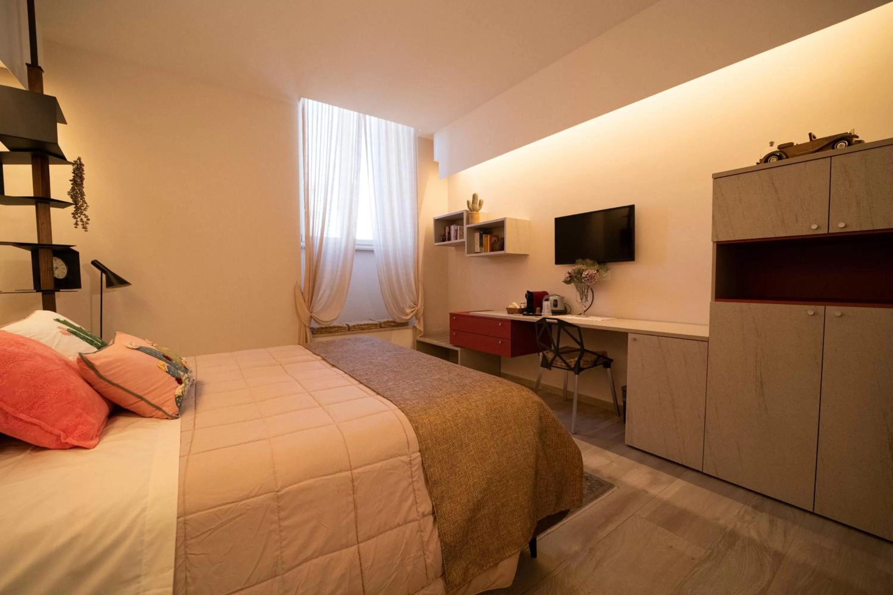 Bed, TV/Entertainment Center in San Nicolicchio - Luxury Guest House