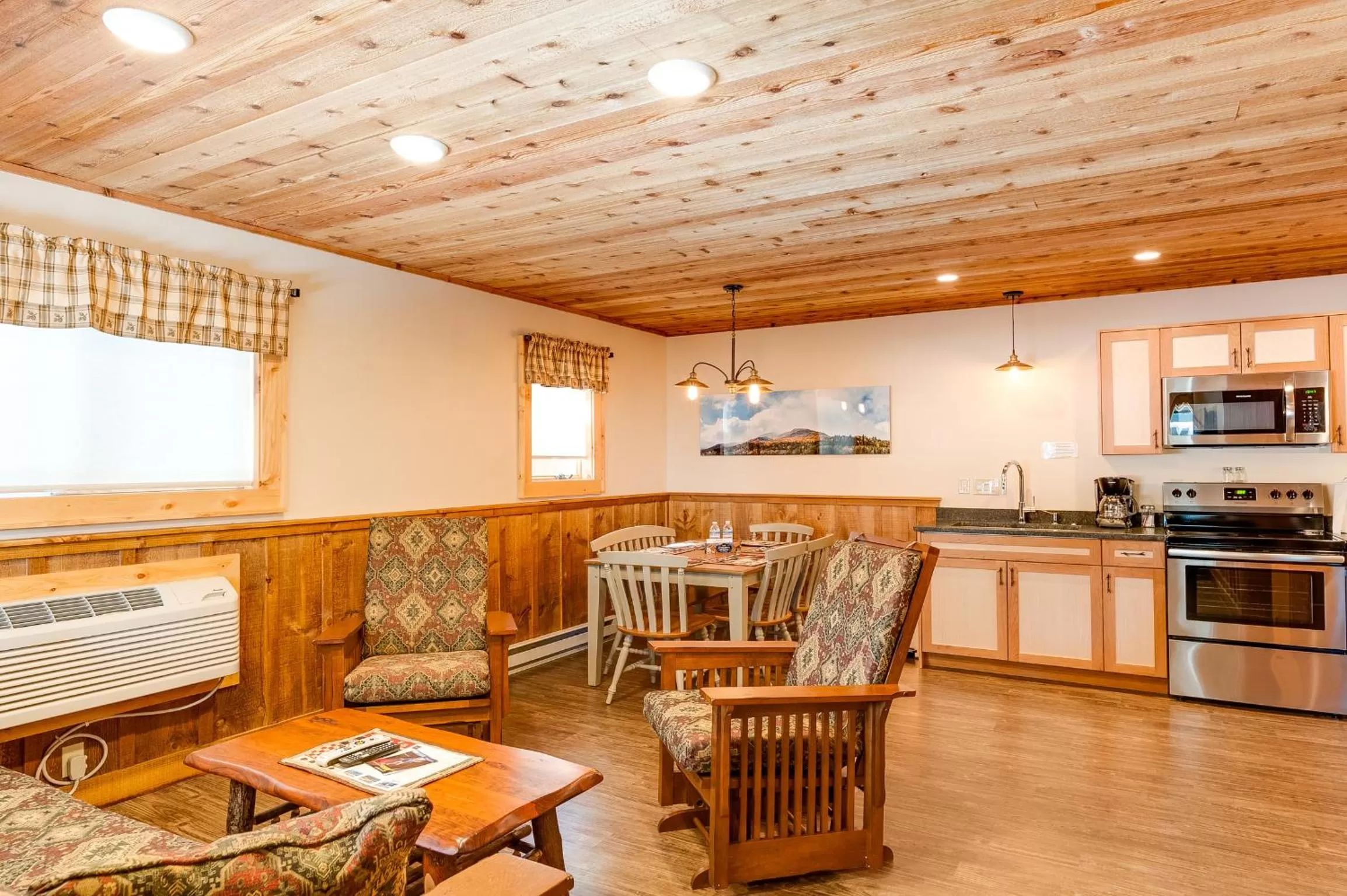 Kitchen or kitchenette in Cobble Mountain Lodge