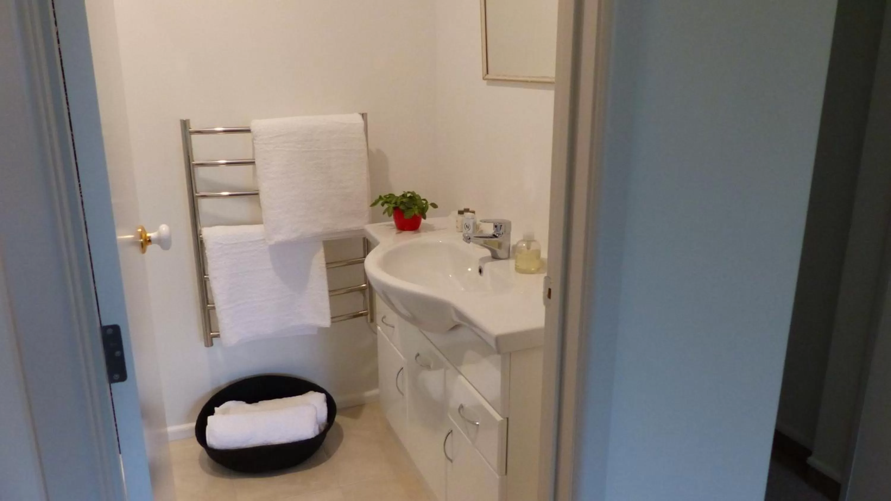 Other, Bathroom in Ashcroft Gardens Bed & Breakfast