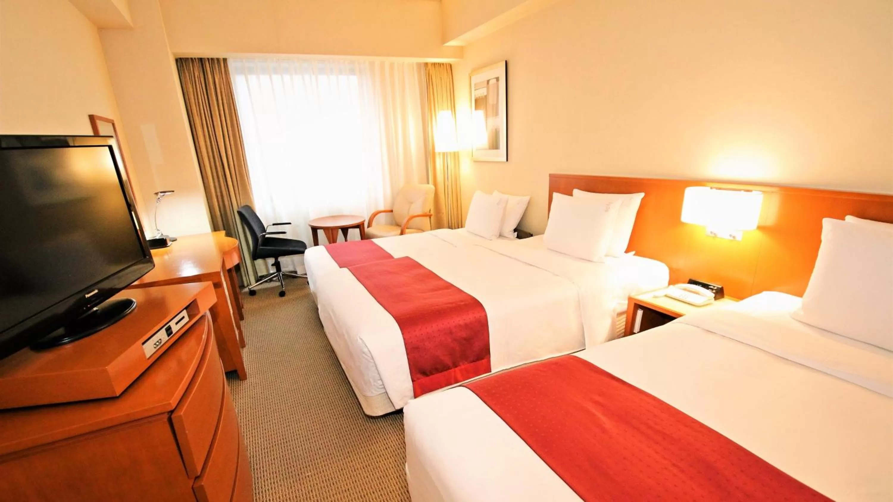 Photo of the whole room, Bed in ANA Holiday Inn Sendai by IHG