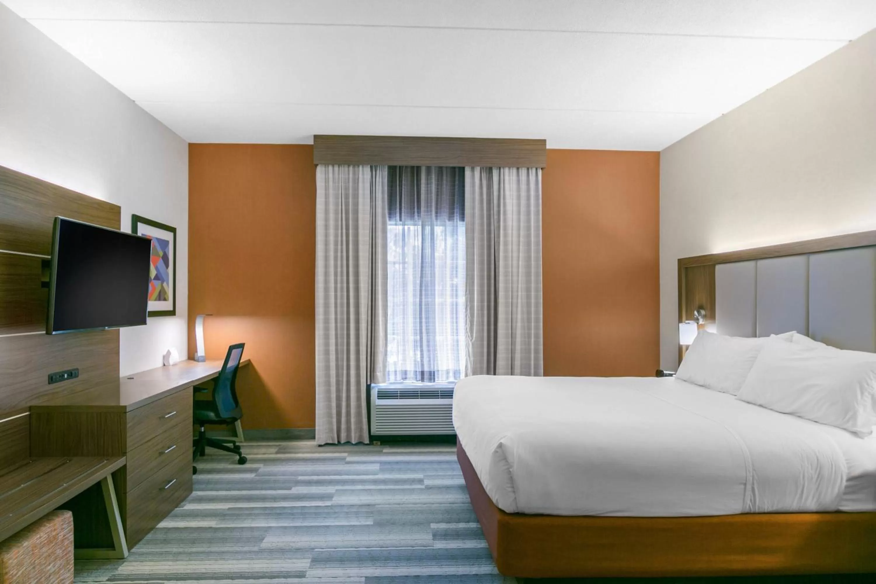 Photo of the whole room, Bed in Holiday Inn Express Mount Arlington by IHG