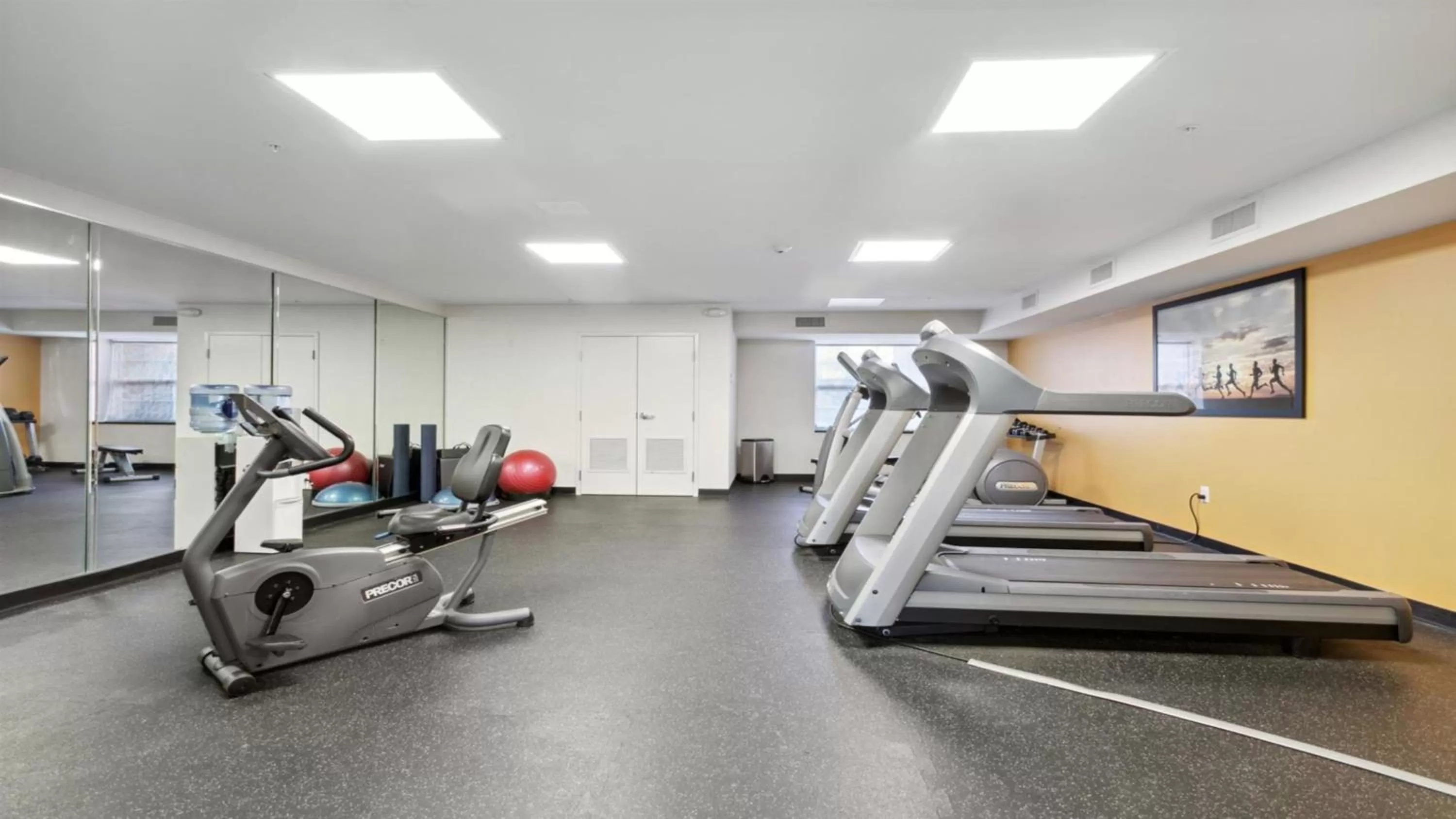 Fitness centre/facilities in Holiday Inn Express Williamsburg North by IHG
