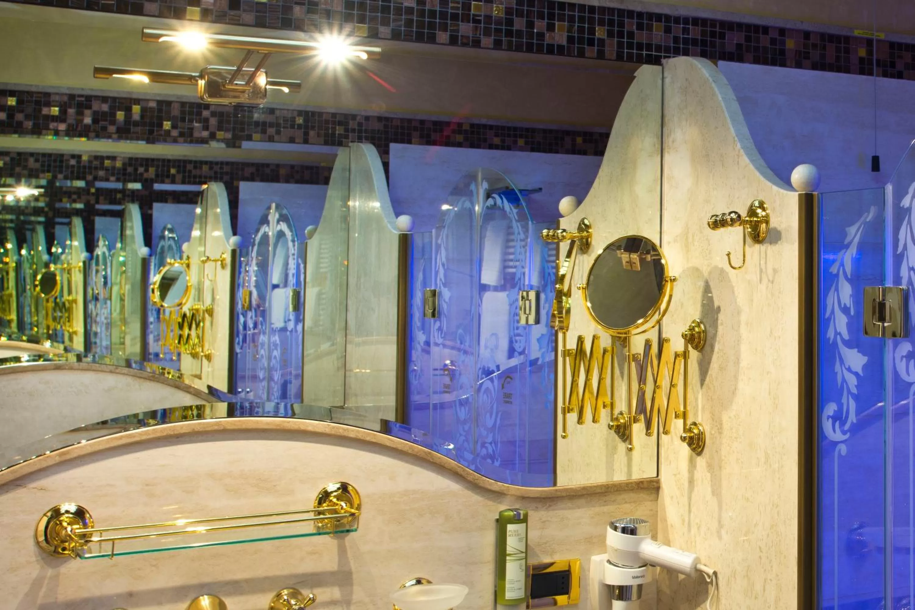 Vip's Motel Luxury Accommodation & Spa