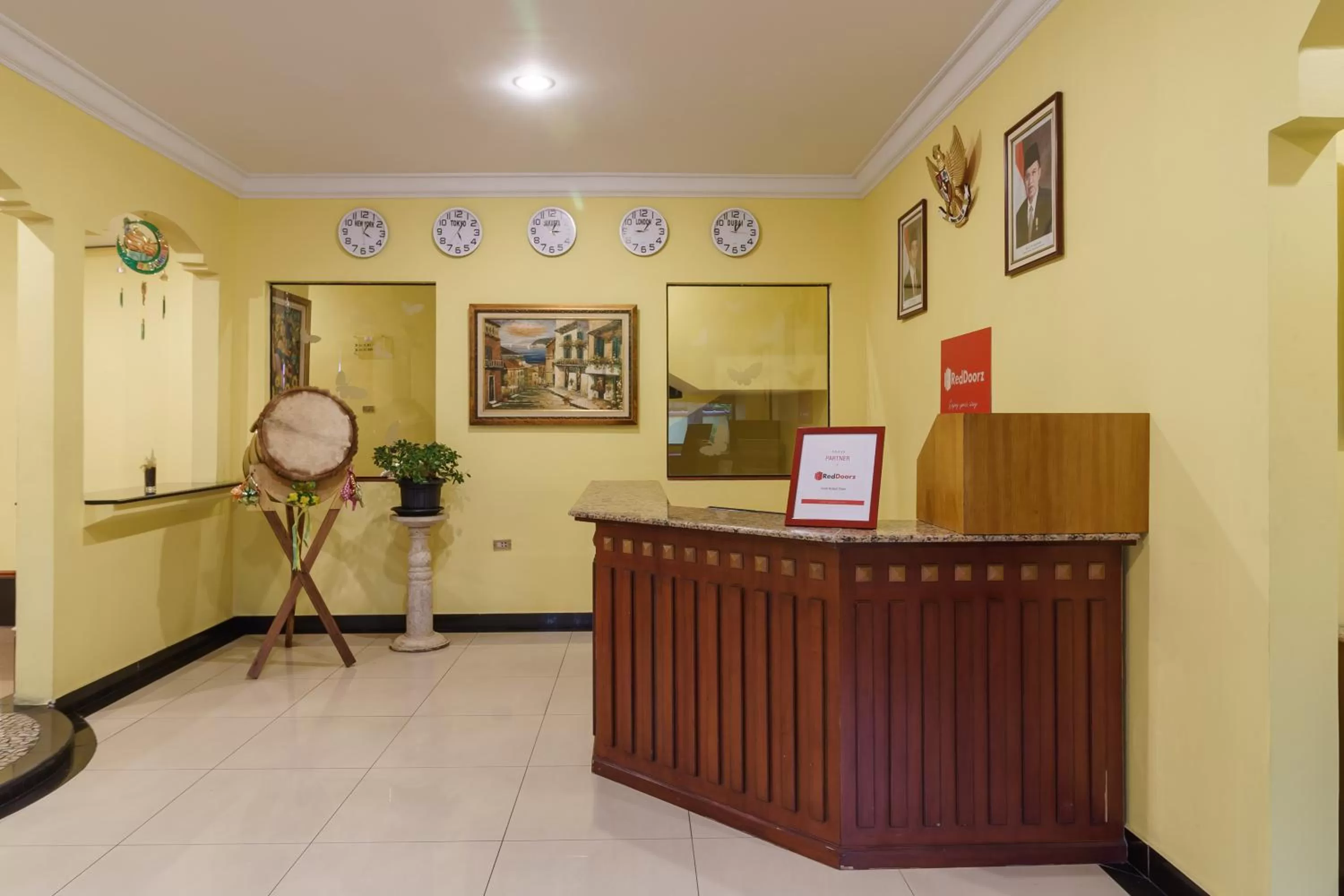 Lobby or reception in RedDoorz Plus near Ancol