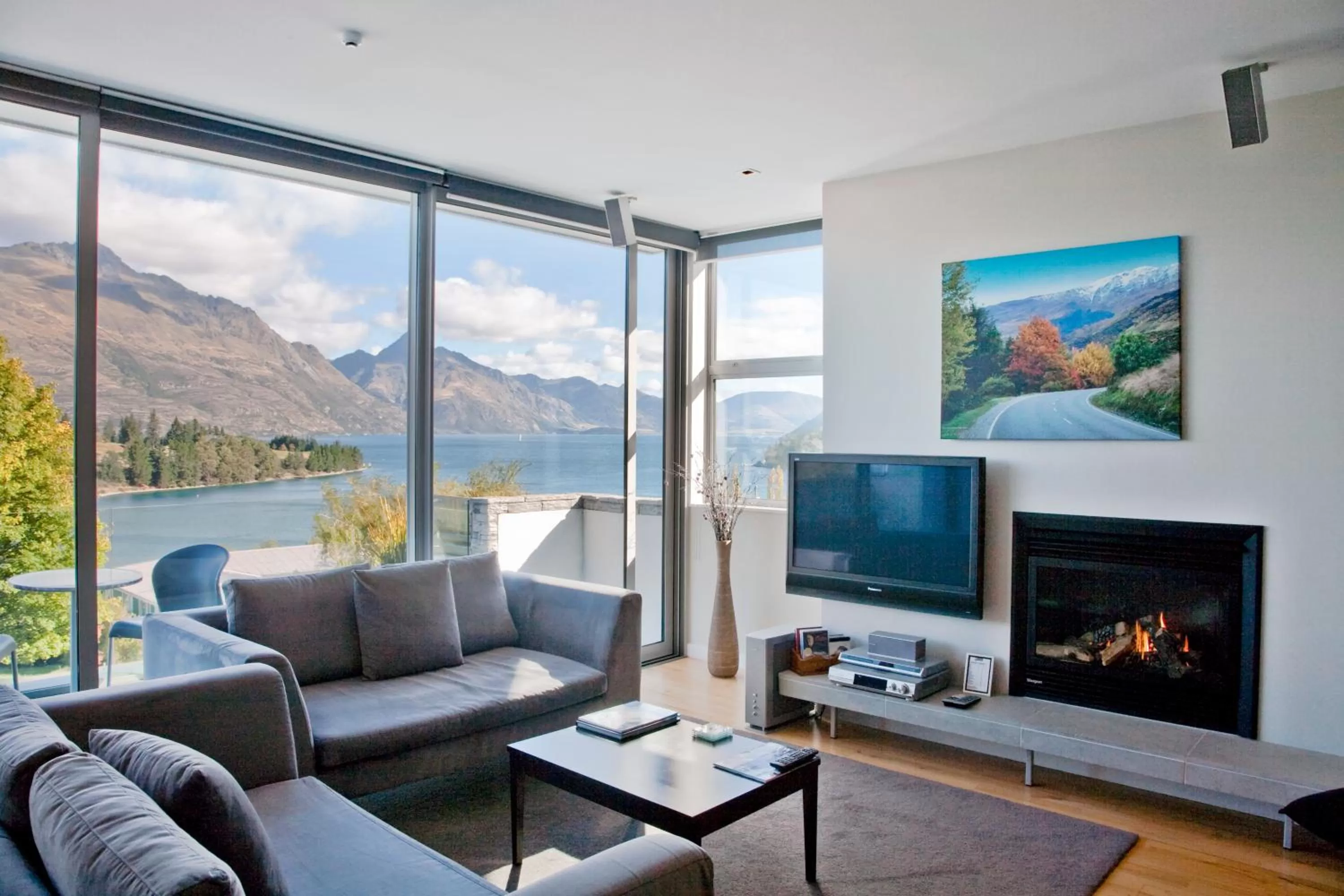 Living room in Swiss-Belsuites Pounamu Queenstown
