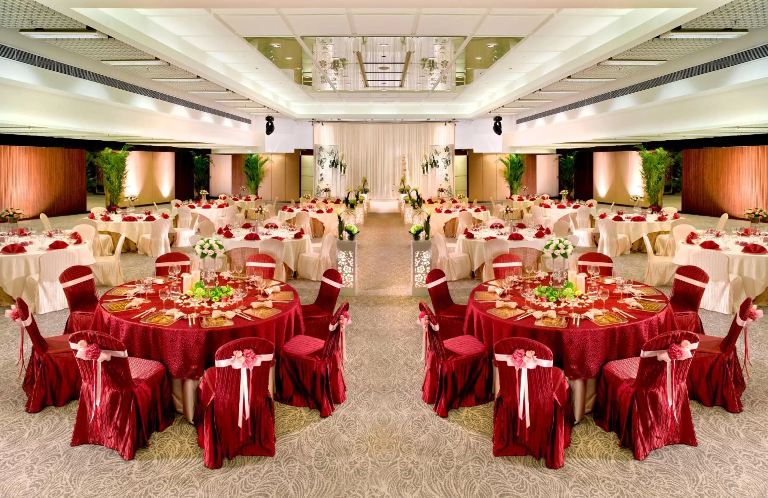 Restaurant/places to eat in Regal Riverside Hotel
