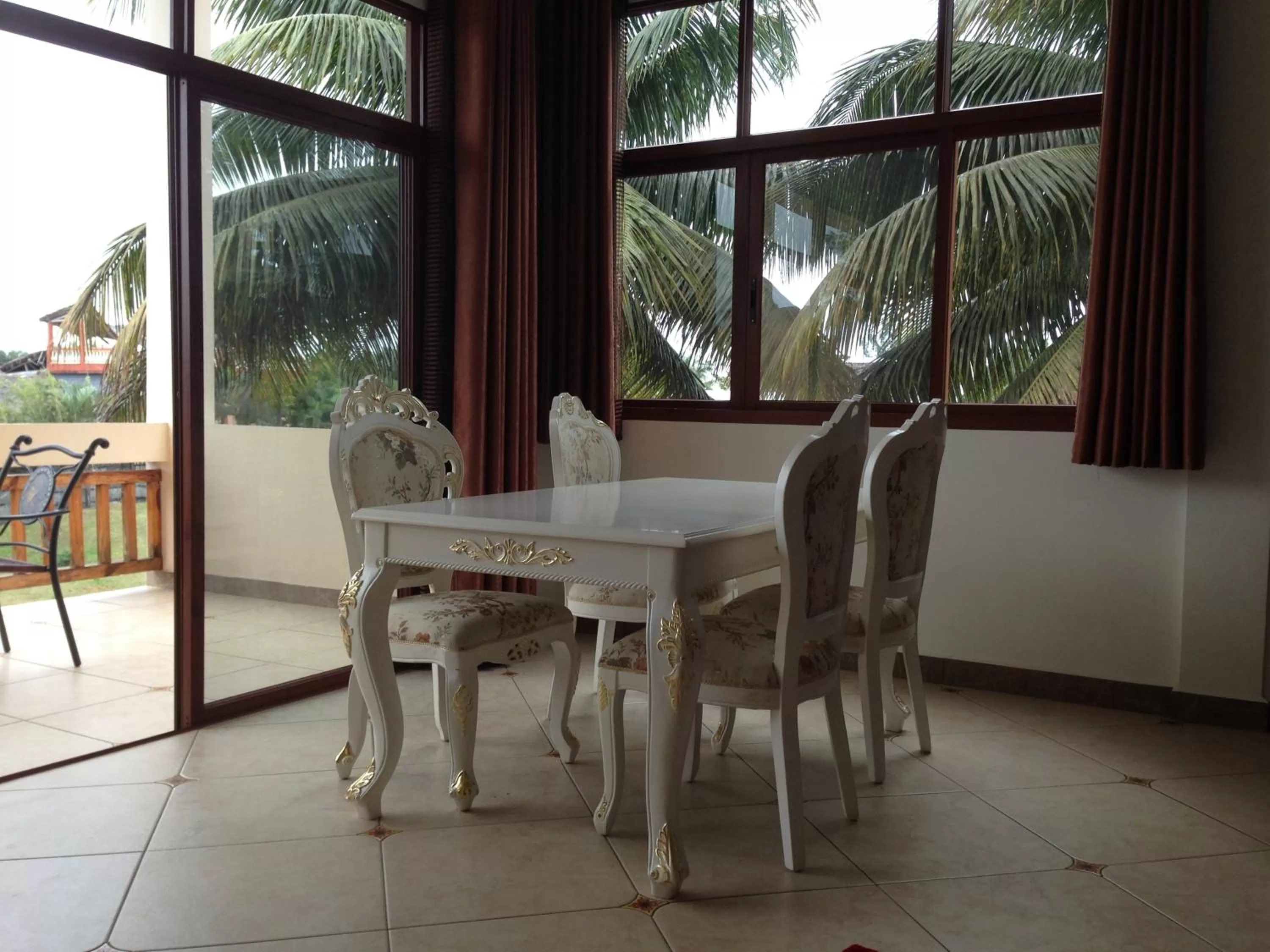 Dining area in Victoria Beach Hotel
