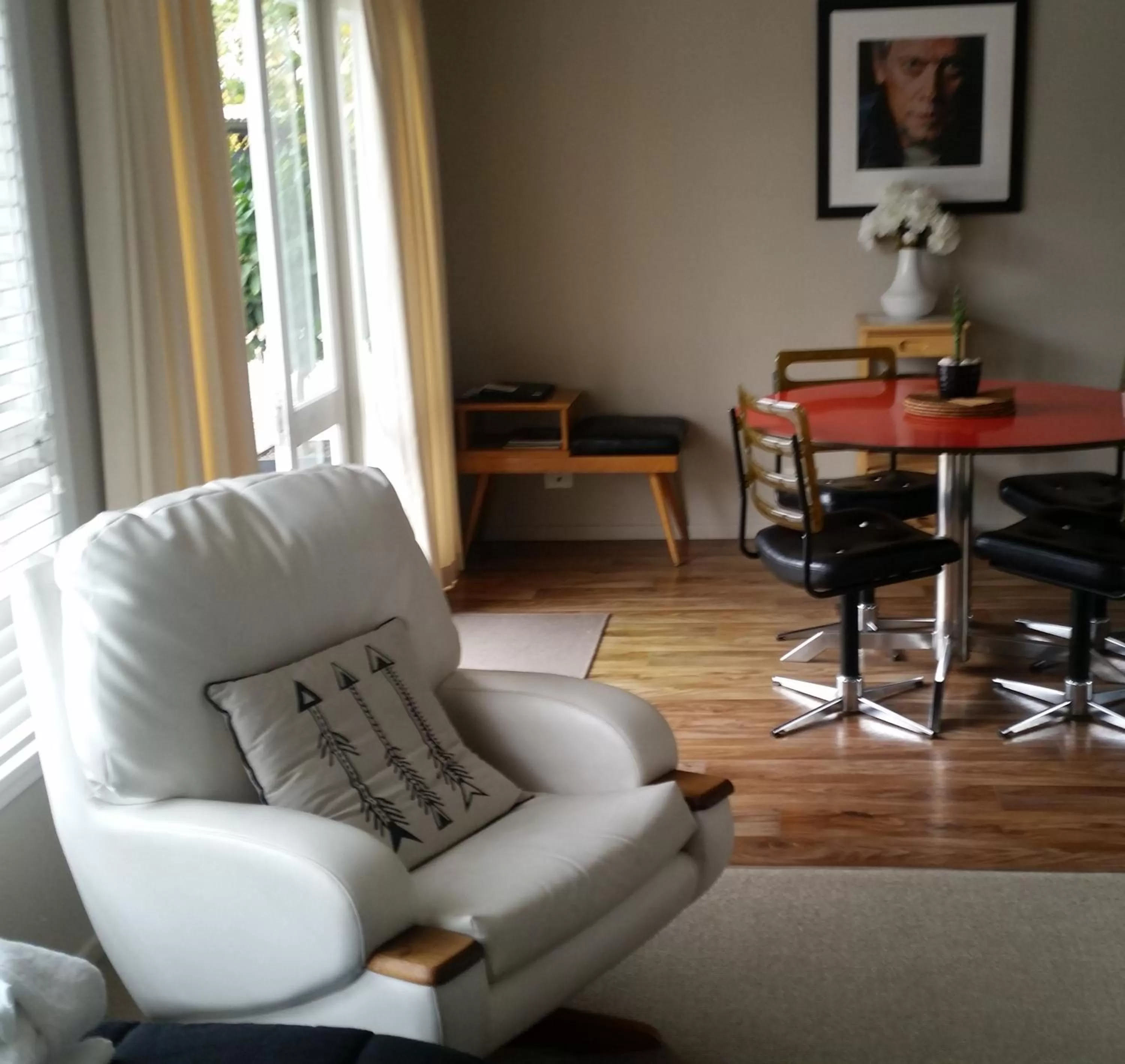 Living room in The Lake Motel