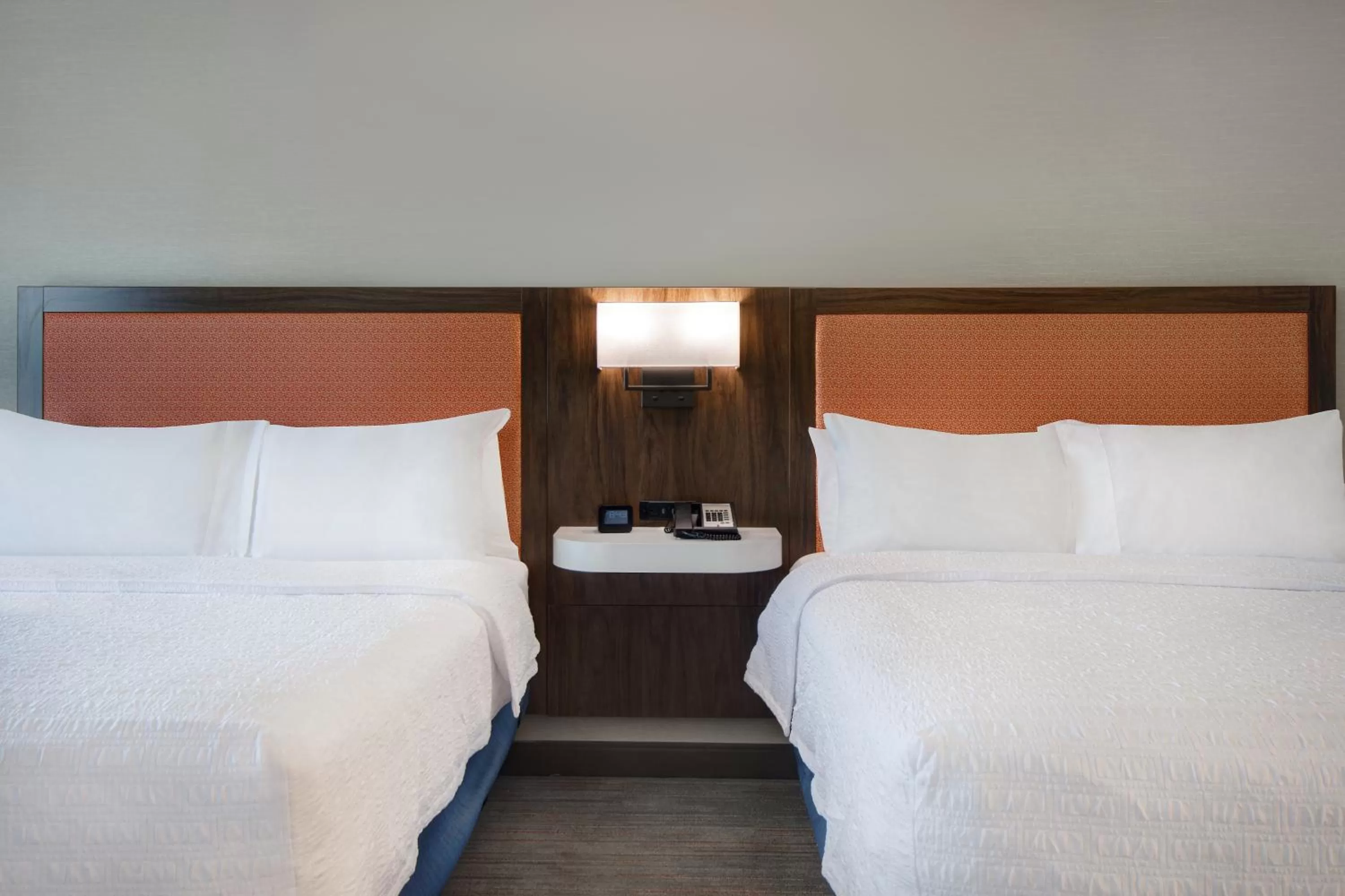 Bed in Hampton Inn & Suites Yonkers