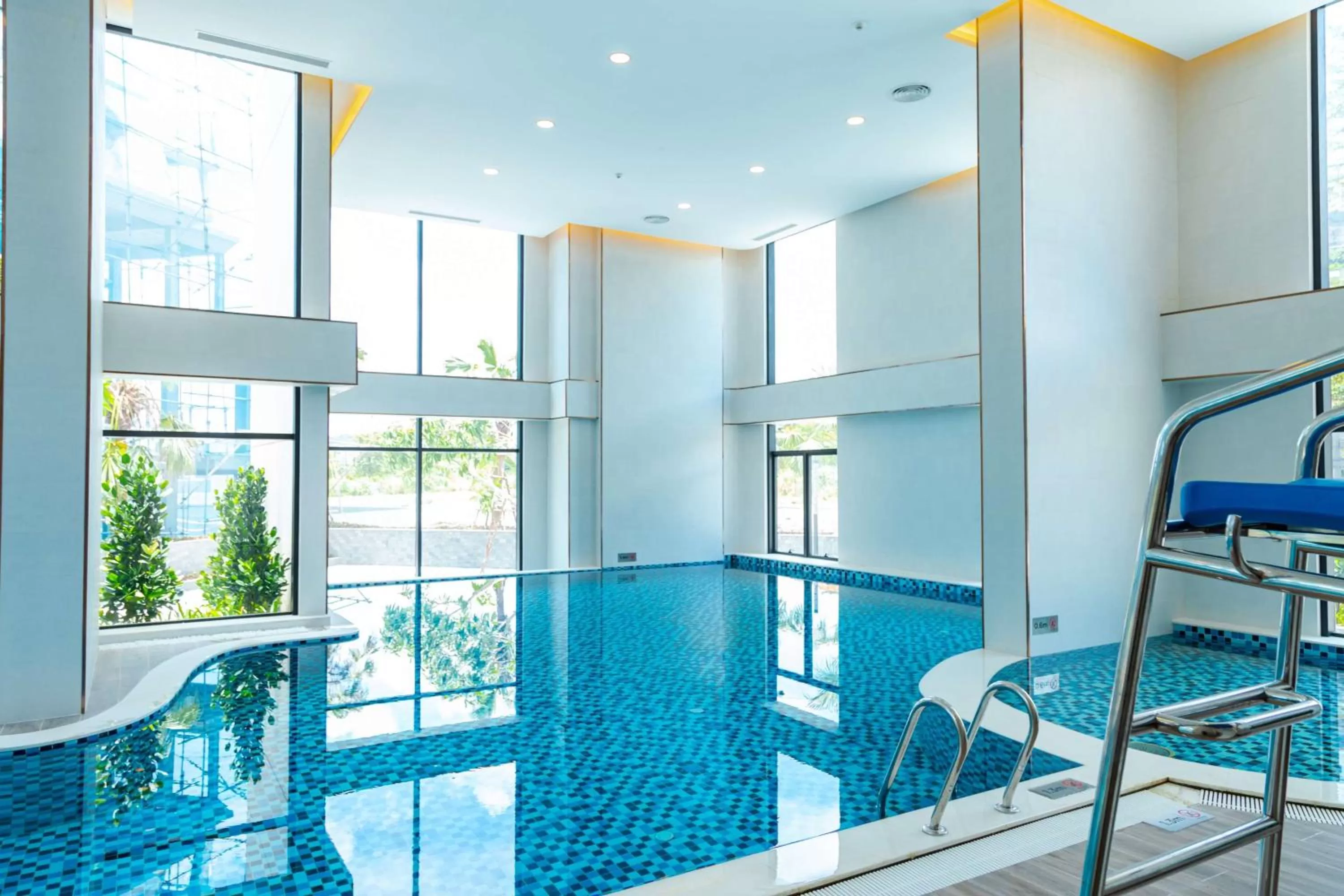 Pool view in Best Western Premier Sapphire Ha Long